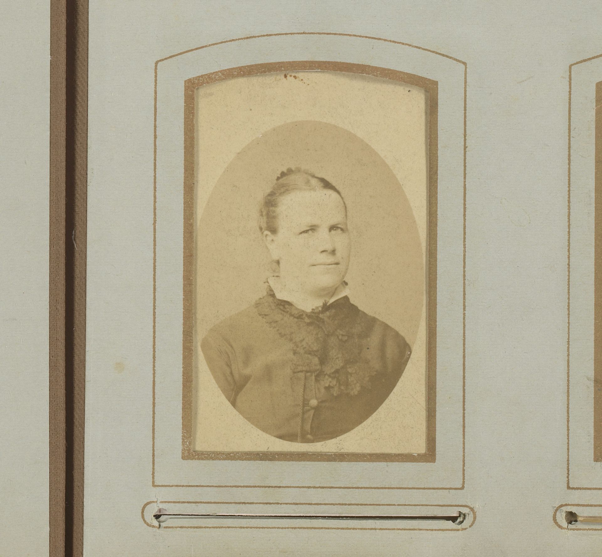 Portret van een vrouw by Bernardus Hendricus Christophorus Brugman