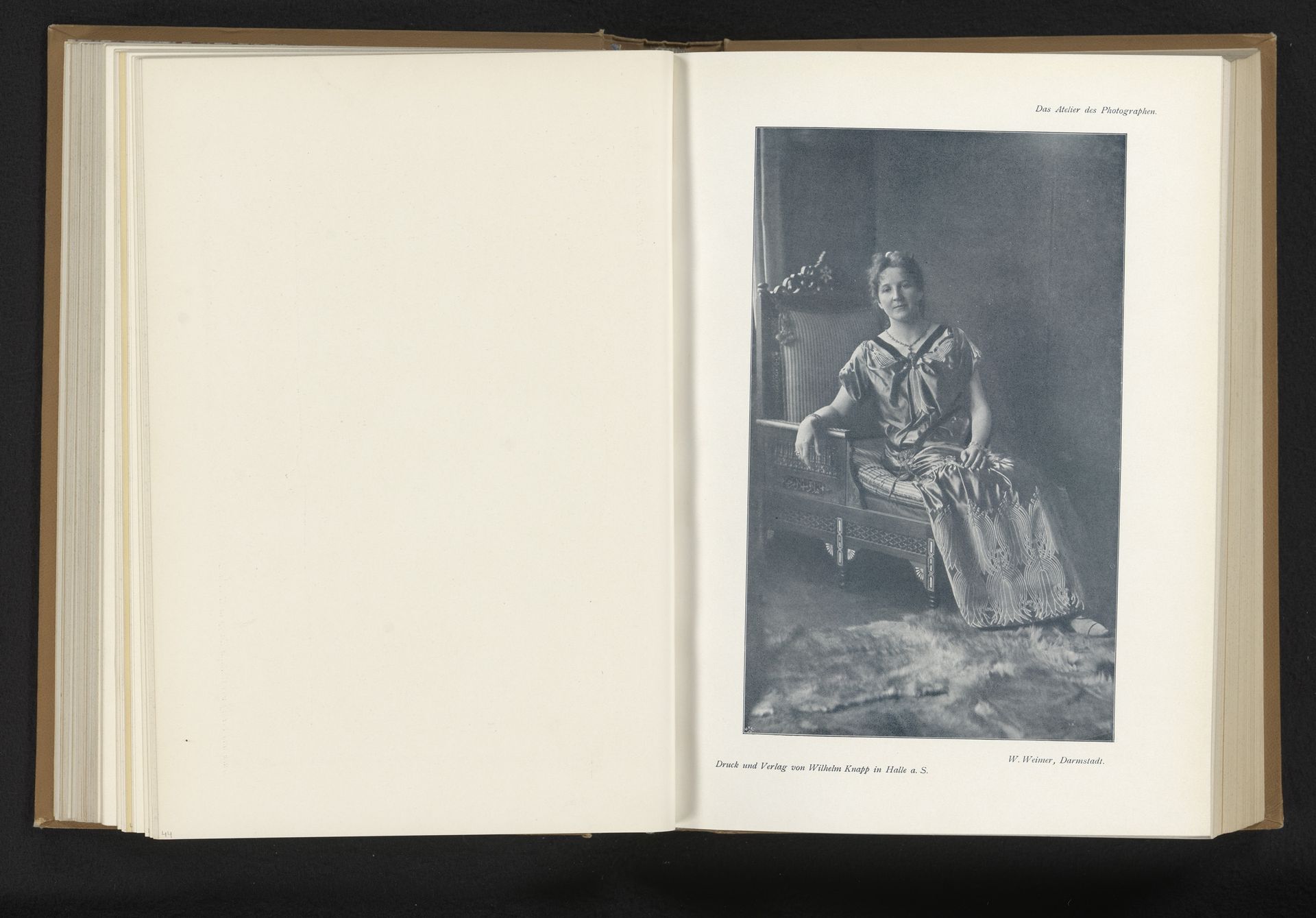 Portret van een onbekende vrouw in een fauteuil by Wilhelm Weimer