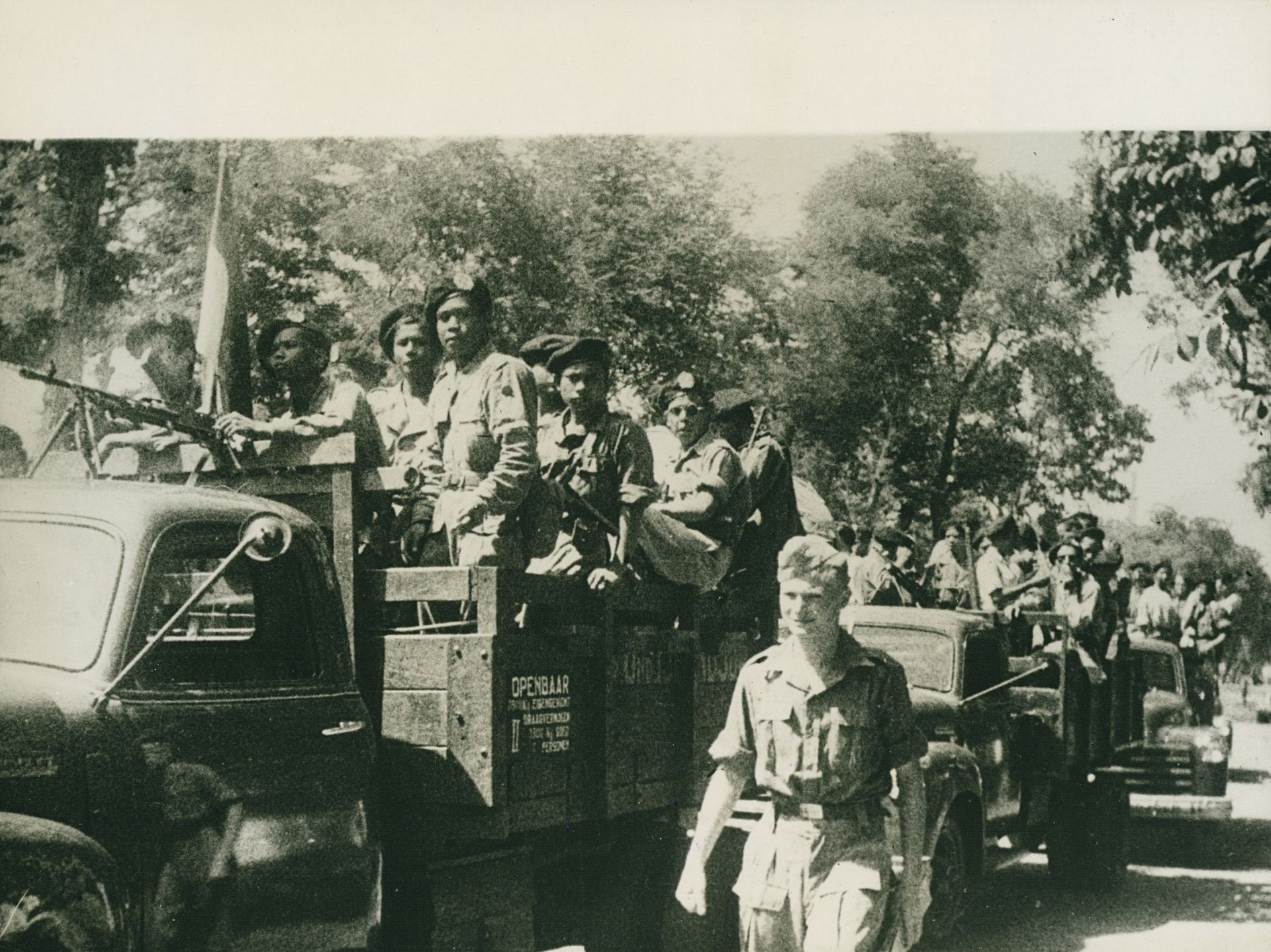Indonesische troepen rijden Batavia binnen by Associated Press