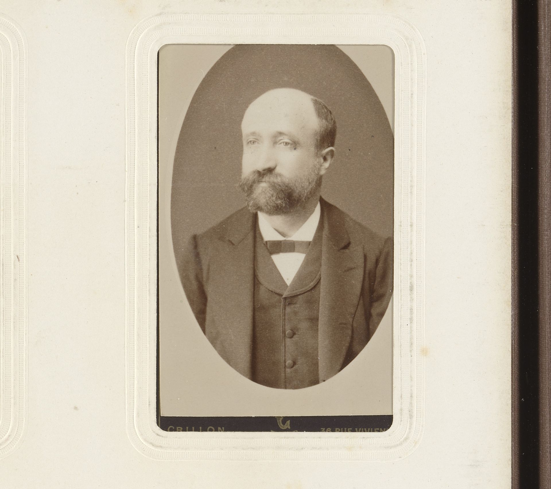Portret van een man met baard by Alexandre Crillon