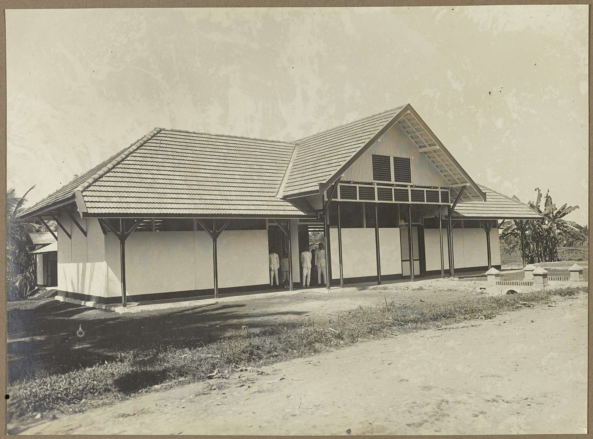 Schoolgebouw by Anonymous