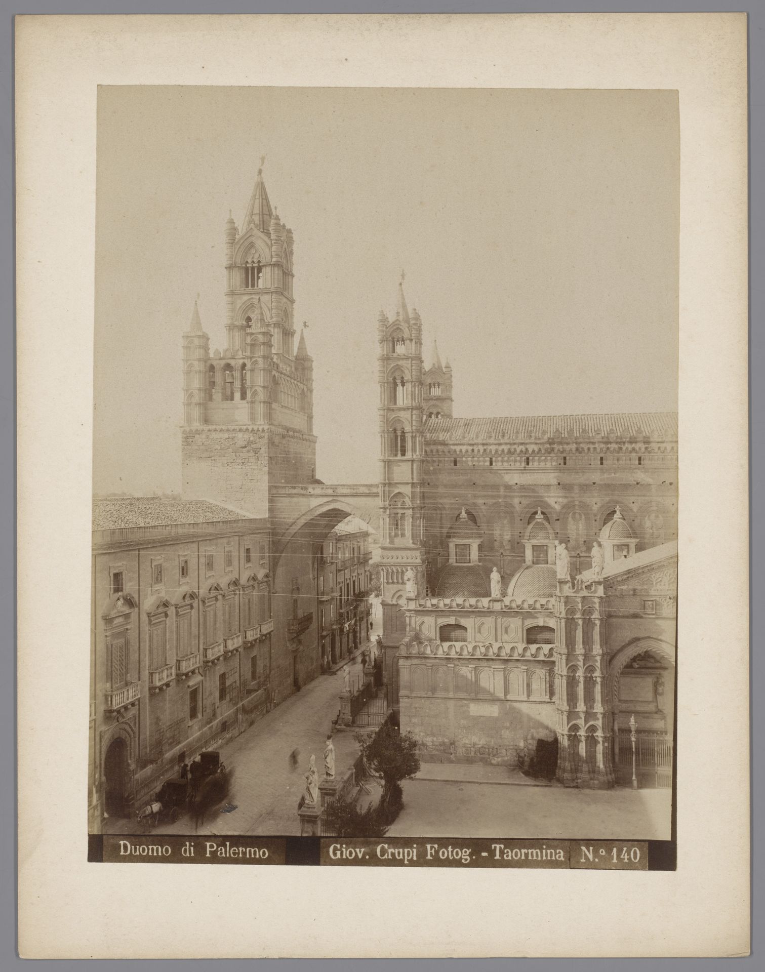 Gezicht op de kathedraal van Palermo by Giovanni Crupi