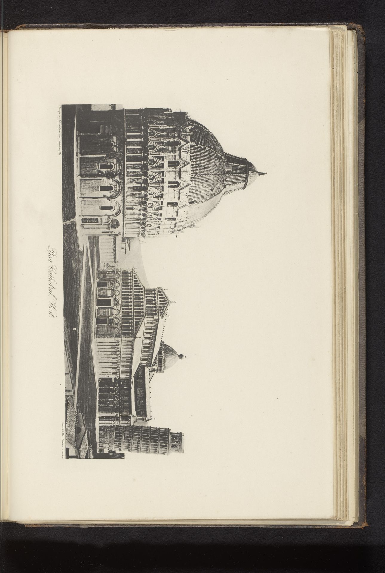 Gezicht op de kathedraal en het baptisterium te Pisa by Anonymous