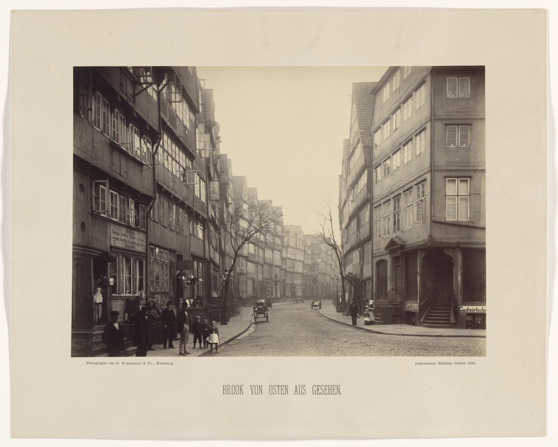 Gezicht op Gasbrook in Hamburg vanuit het oosten by Georg Koppmann