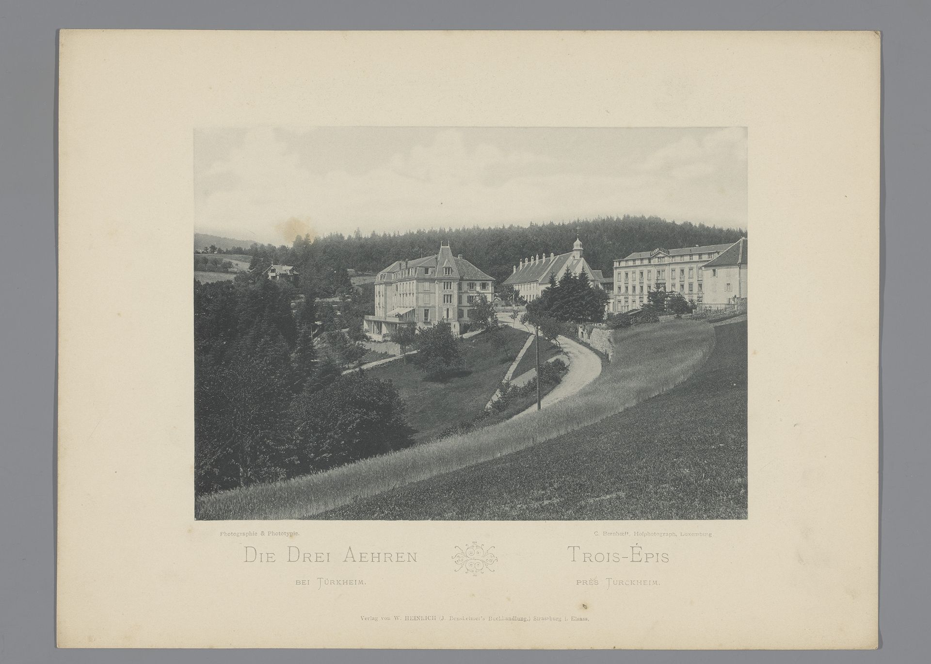 Gezicht op drie hotels bij Turckheim by Charles Bernhoeft