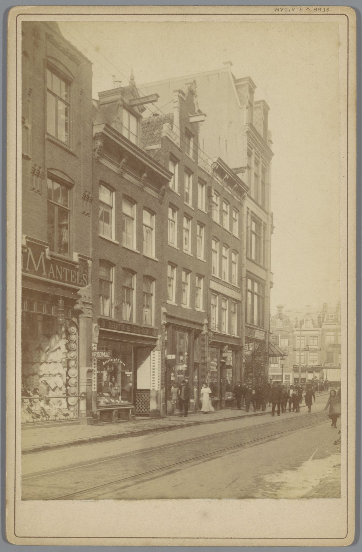 Gezicht op de Haarlemmerstraat in Amsterdam by Gebr. van R.