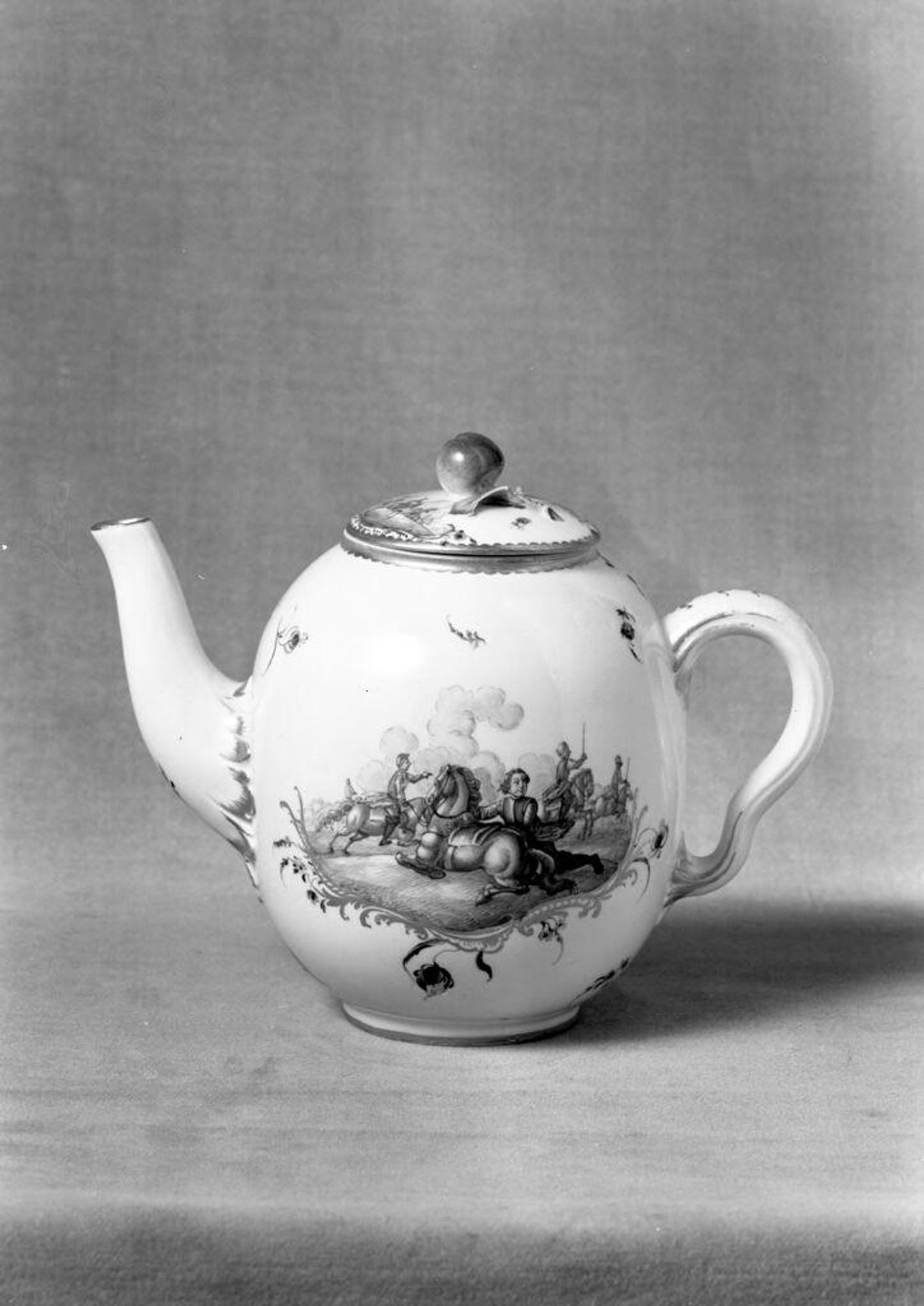 Teapot and cover by Manufactured by Frankenthal Porcelain Manufactory