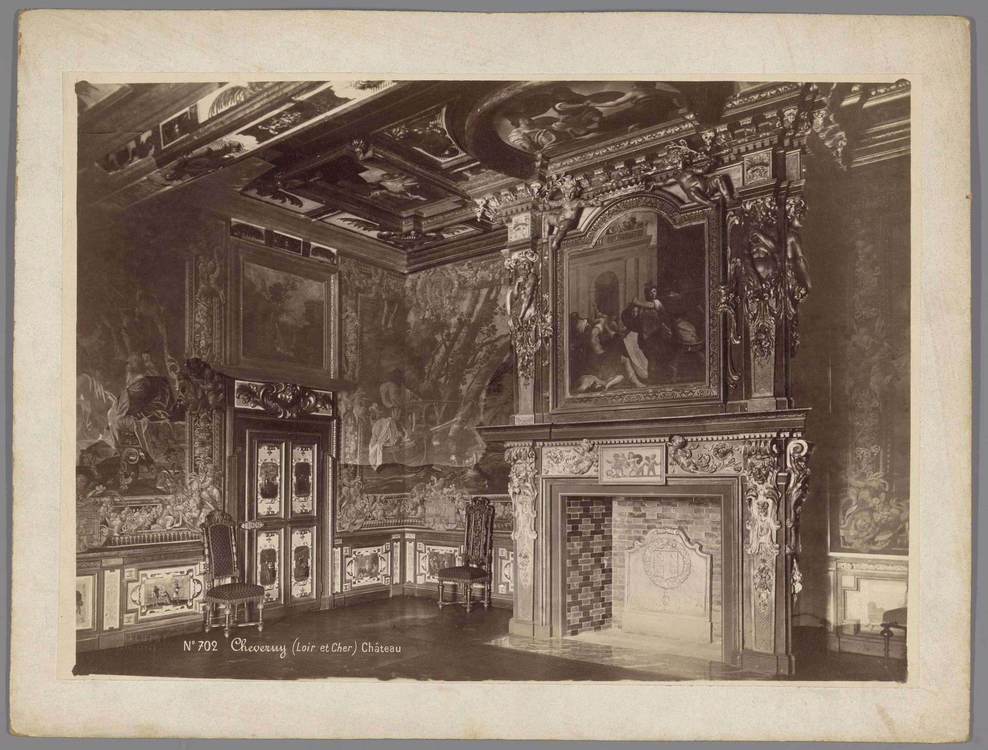 Interieur van de Koningskamer in het Kasteel van Cheverny by Médéric Mieusement