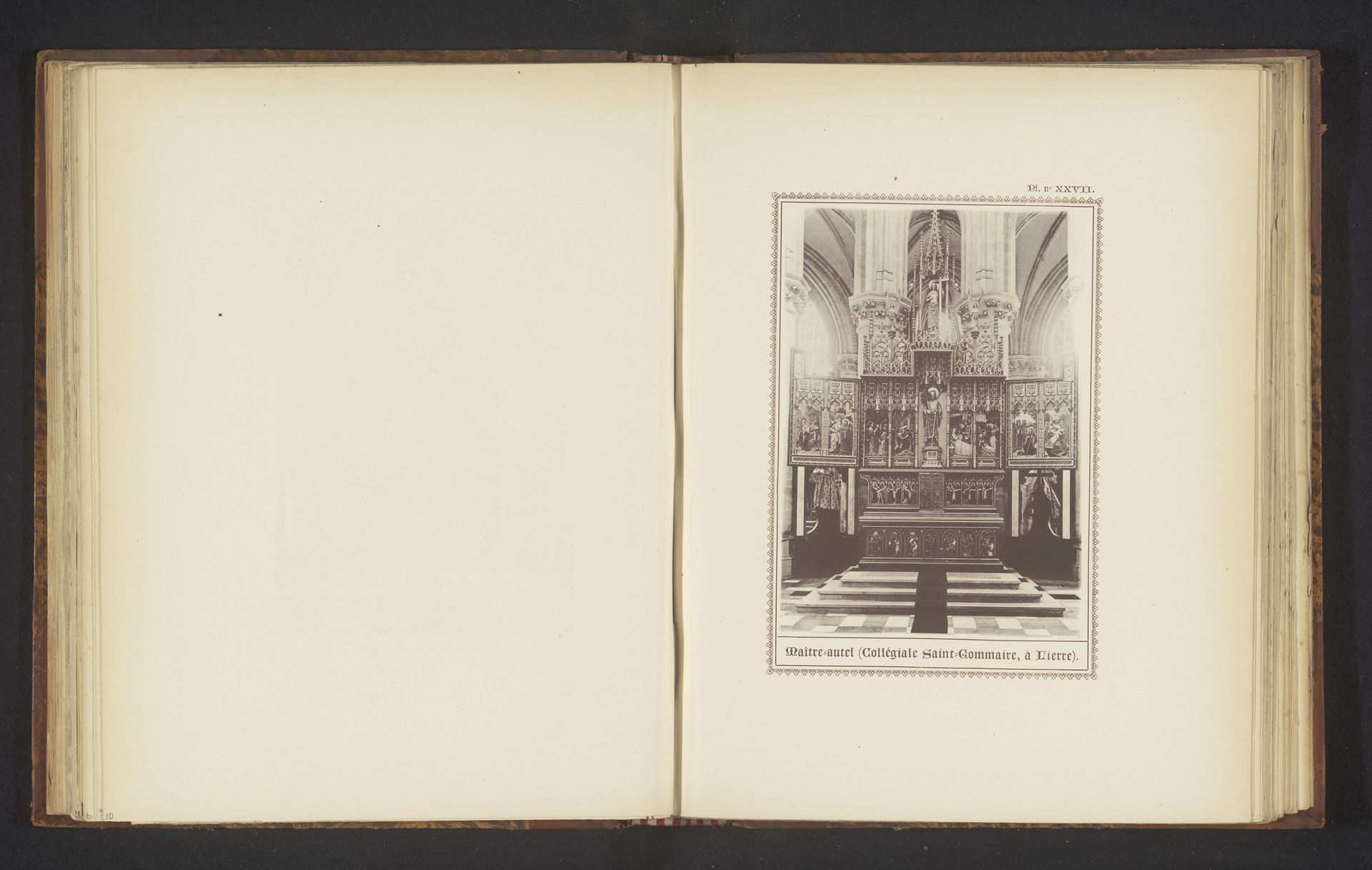 Hoofd-altaar in de Sint-Gummaruskerk in Lier, België by Joseph Casier