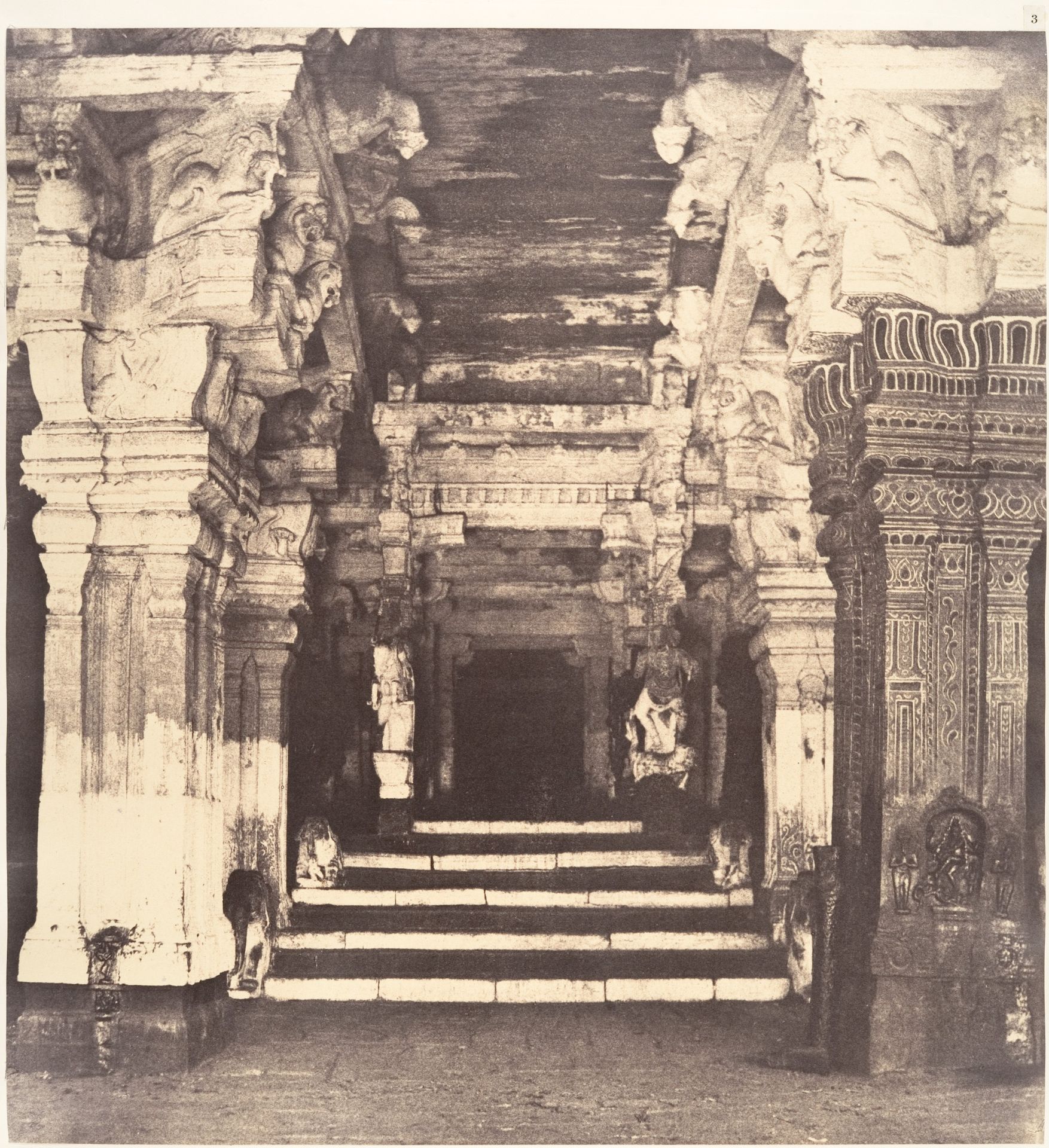 Entrance to the Thousand Pillared Mundapam in the Great Pagoda by Linnaeus Tripe