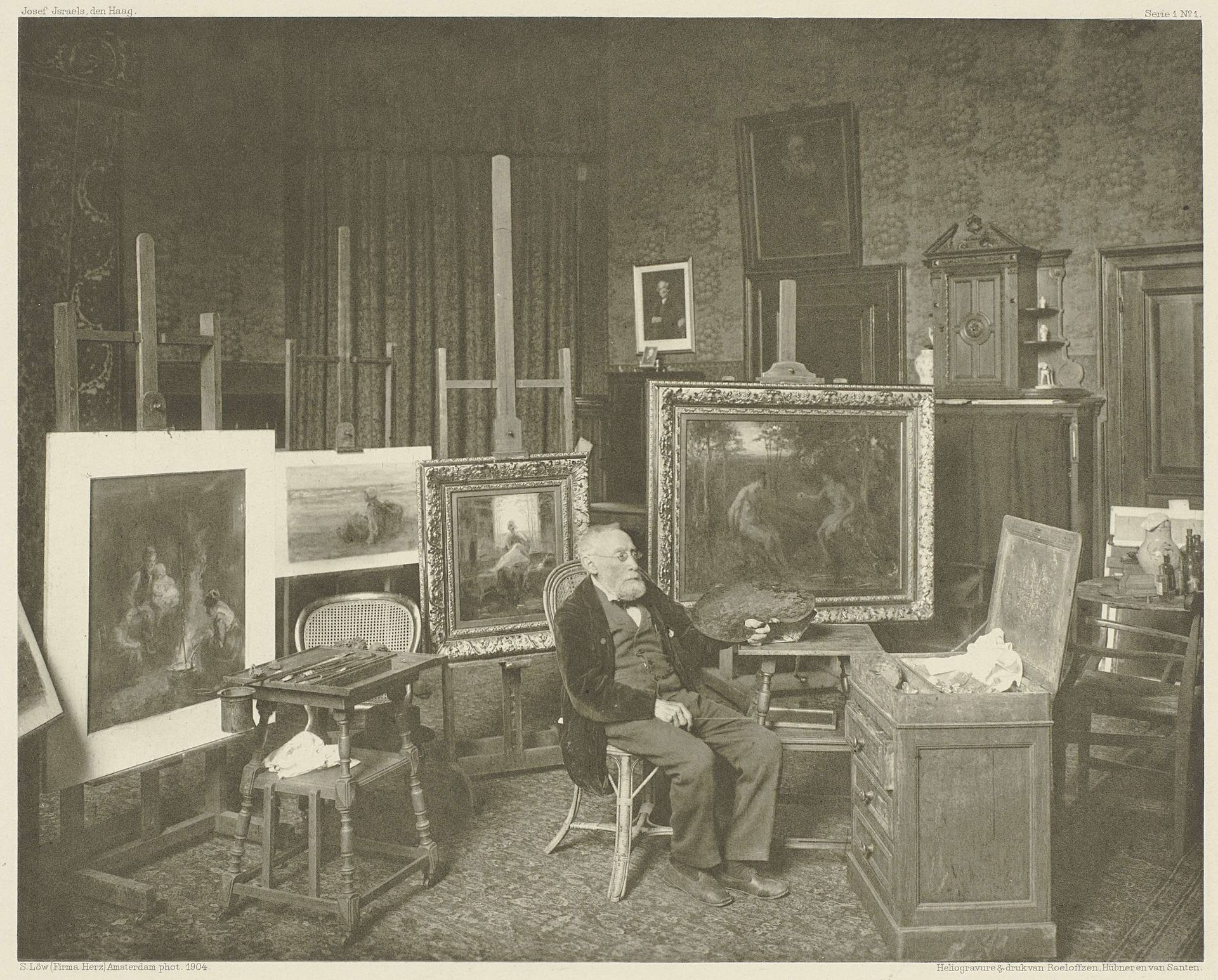 Portret van Jozef Israëls in zijn atelier by Sigmund Löw