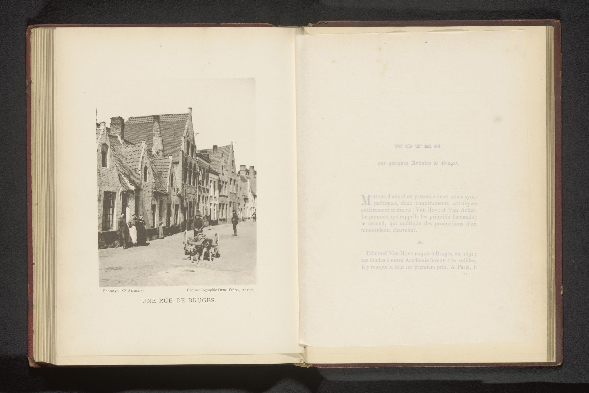 Gezicht op een straat in Brugge by Alfred Algrain