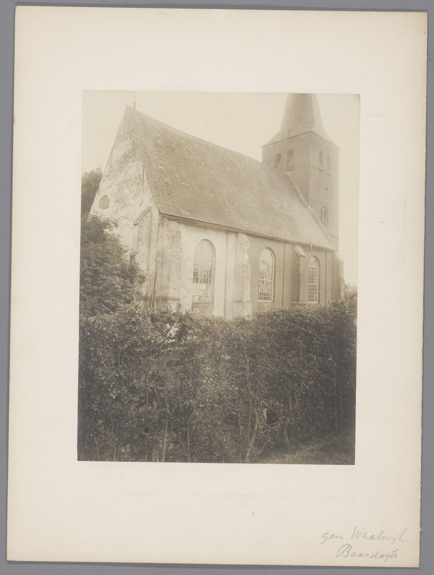 Gezicht op een kerk te Baardwijk by anoniem (Monumentenzorg)