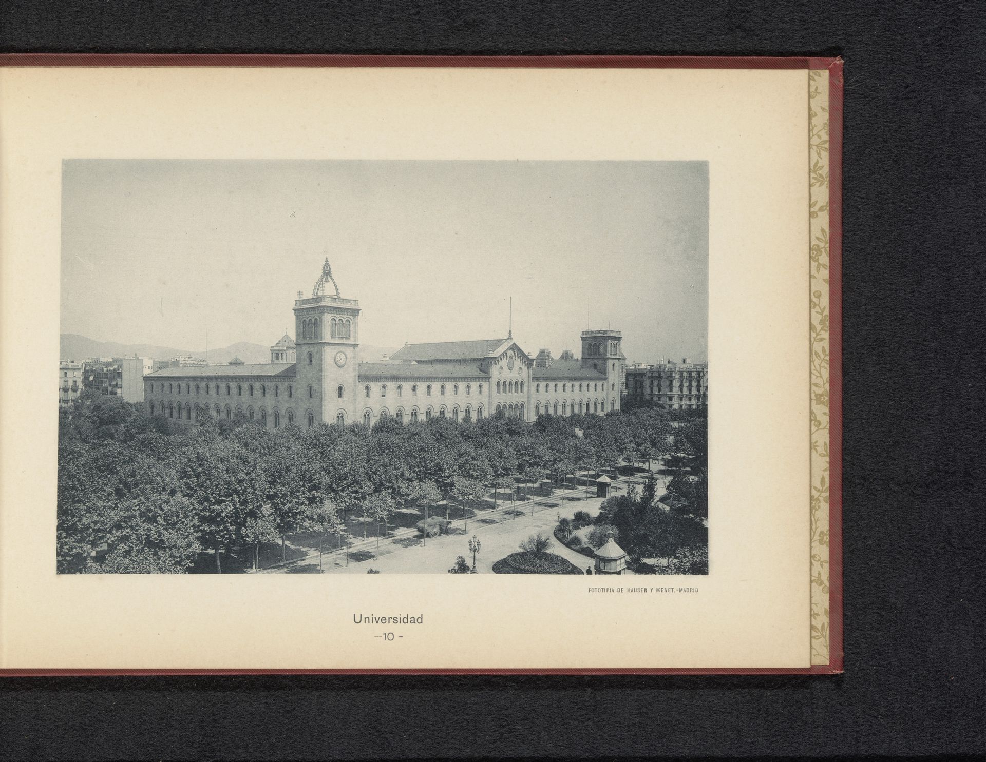 Gezicht op een universiteitsgebouw in Barcelona by Hauser y Menet
