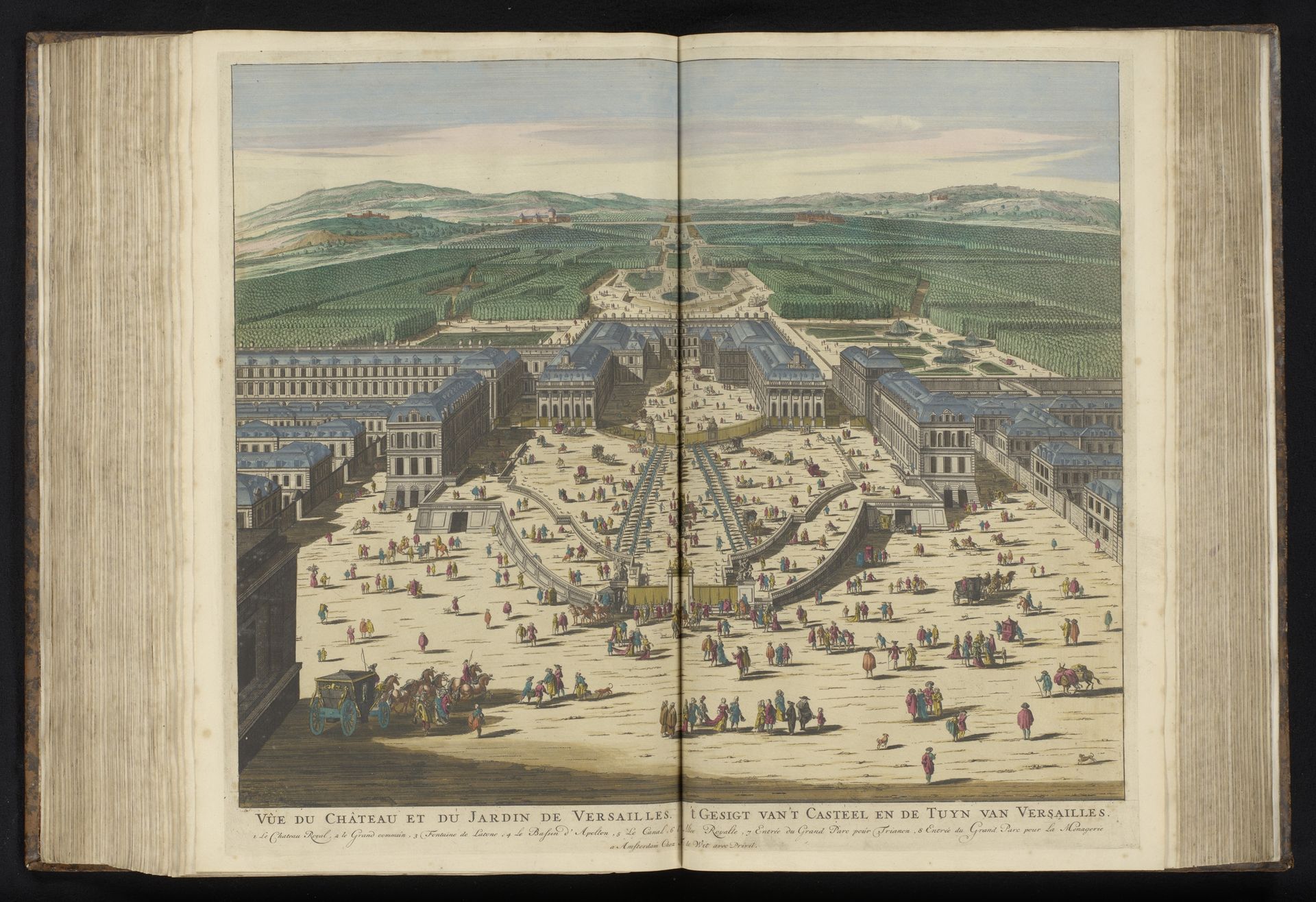 Gezicht op het paleis en de tuinen van Versailles by Anonymous