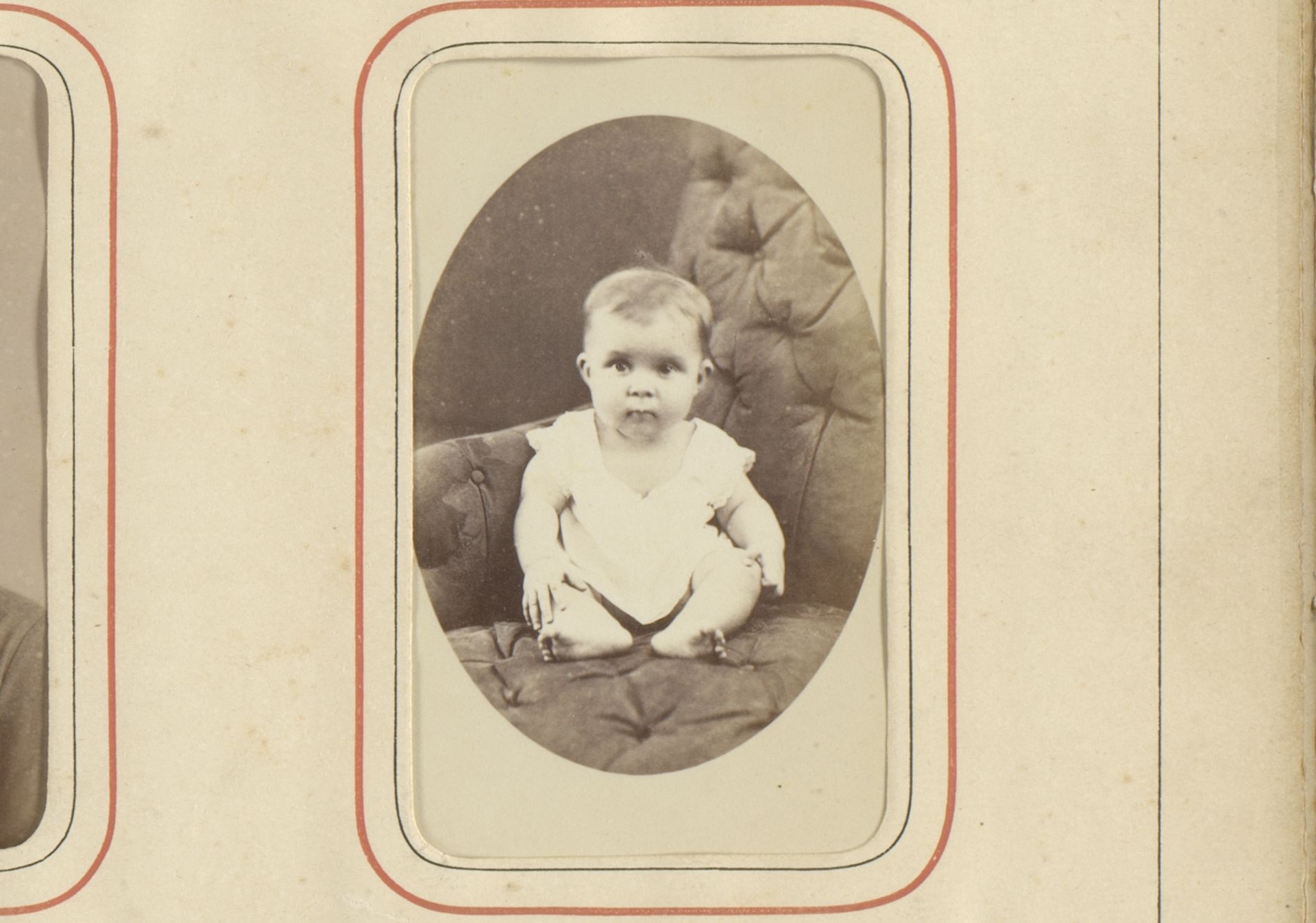 Portret van een onbekende baby by Woodbury & Page