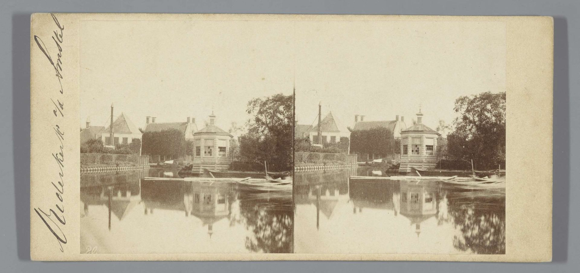 Huizen aan water in Ouderkerk aan de Amstel by Pieter Oosterhuis