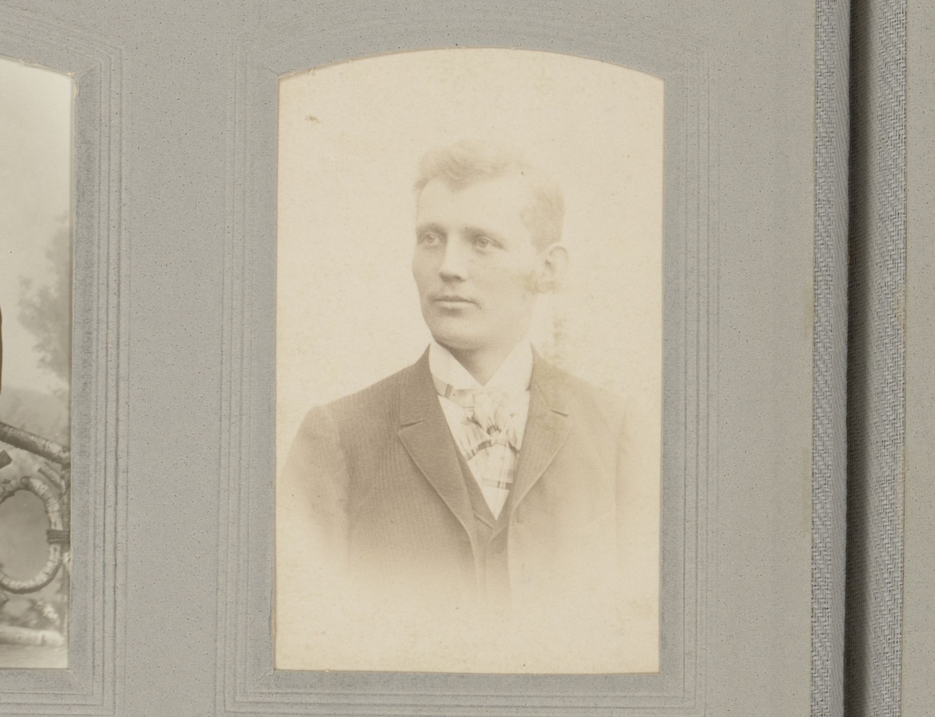 Portret van een jonge man by Daniel Nyblin