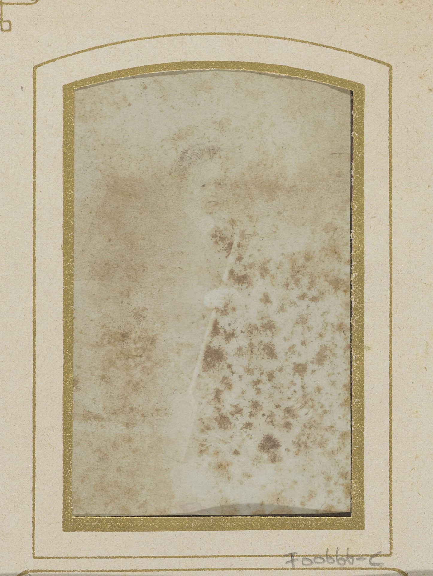 Portret van een jongen met schep by Johannes Ephraim