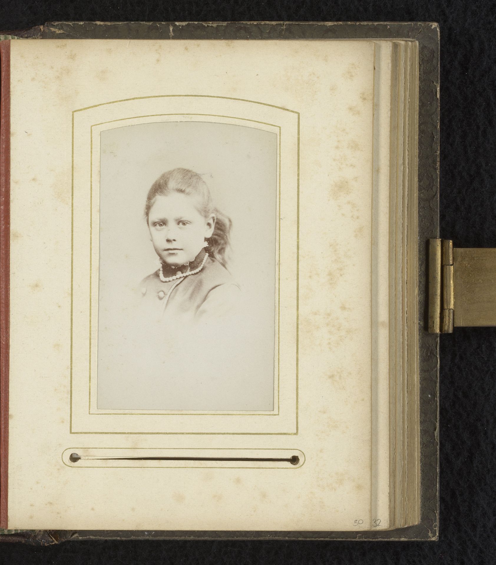 Portret van een meisje by Lock & Whitfield