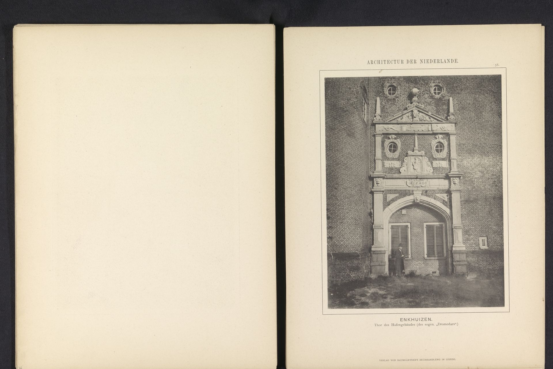 Gezicht op een poort van de Drommedaris in Enkhuizen by Anonymous
