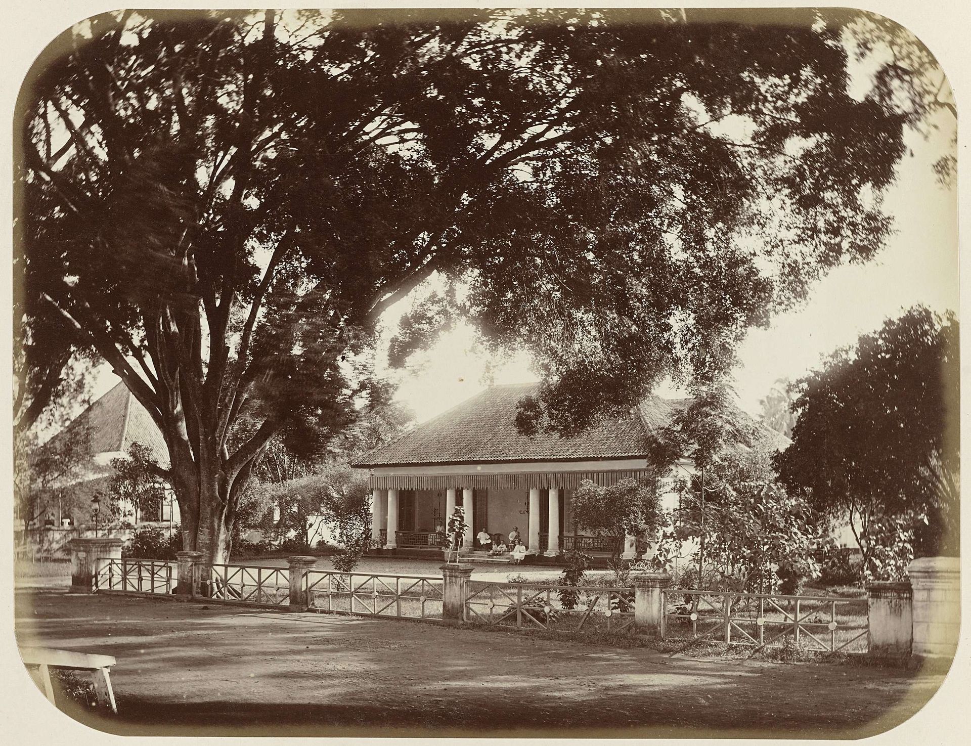 Huis aan de Molenvliet by Woodbury & Page