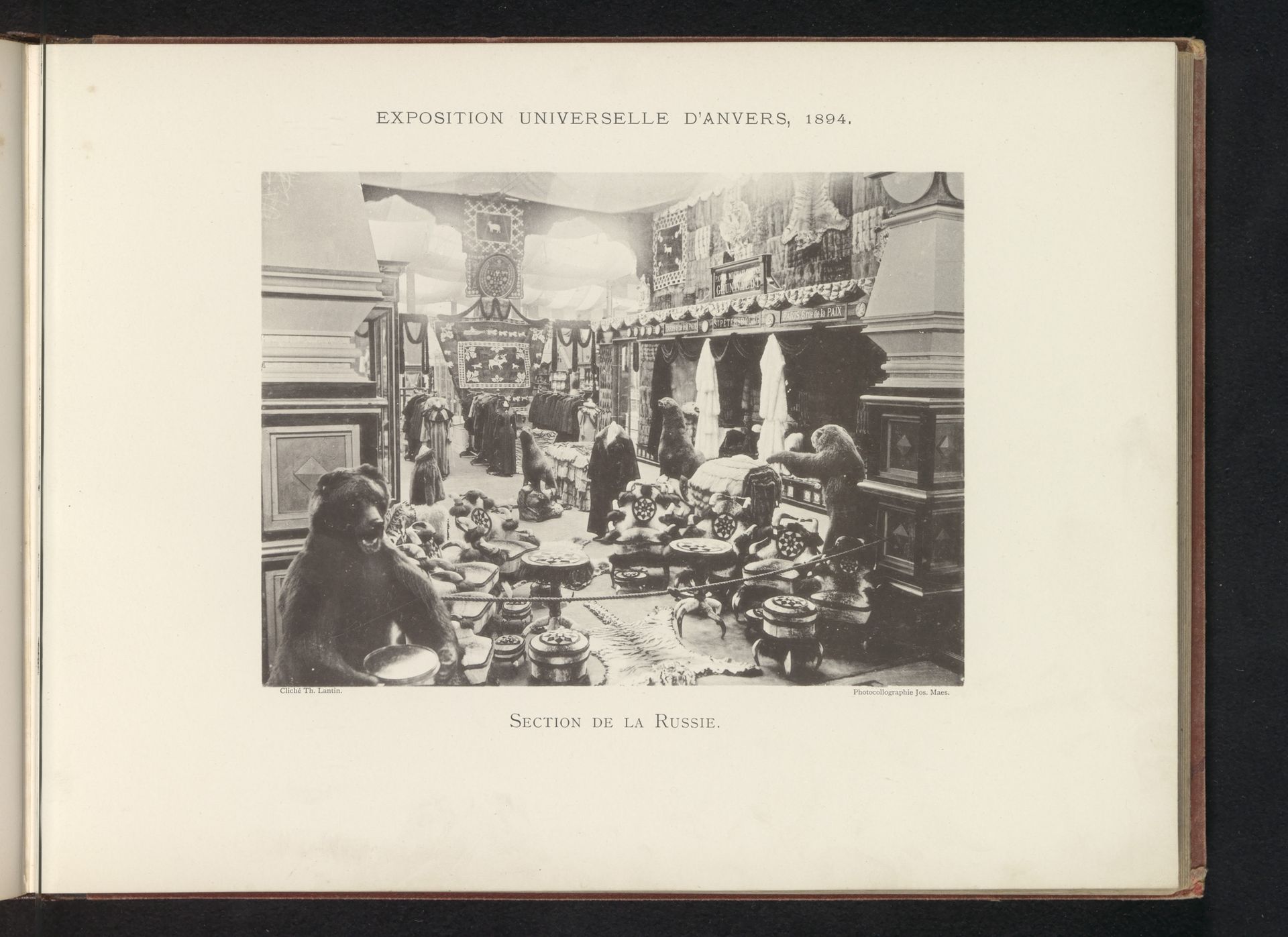 Expositie van Russische bontproducten tijdens de wereldtentoonstelling te Antwerpen by Th. Lantin