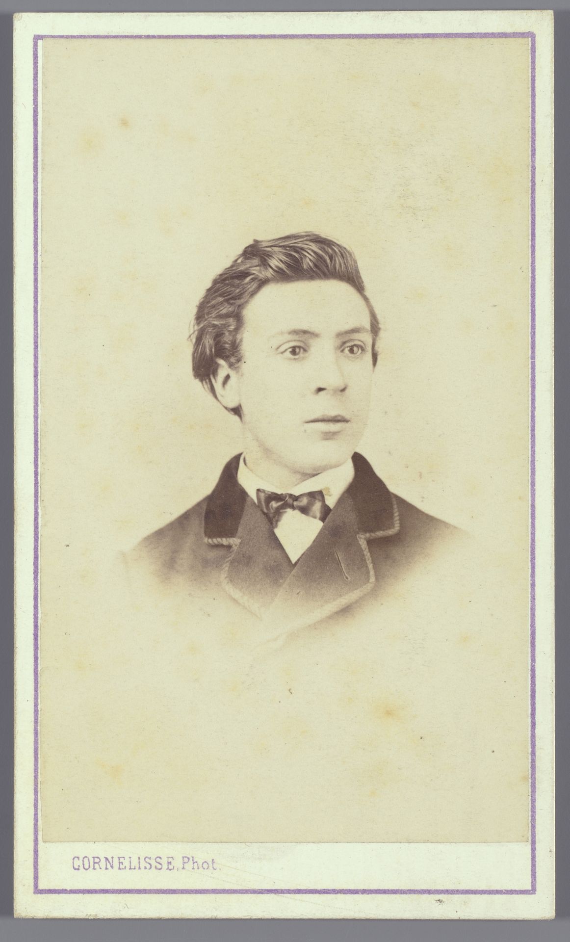 Portret van een onbekende jongeman by E. Cornelisse