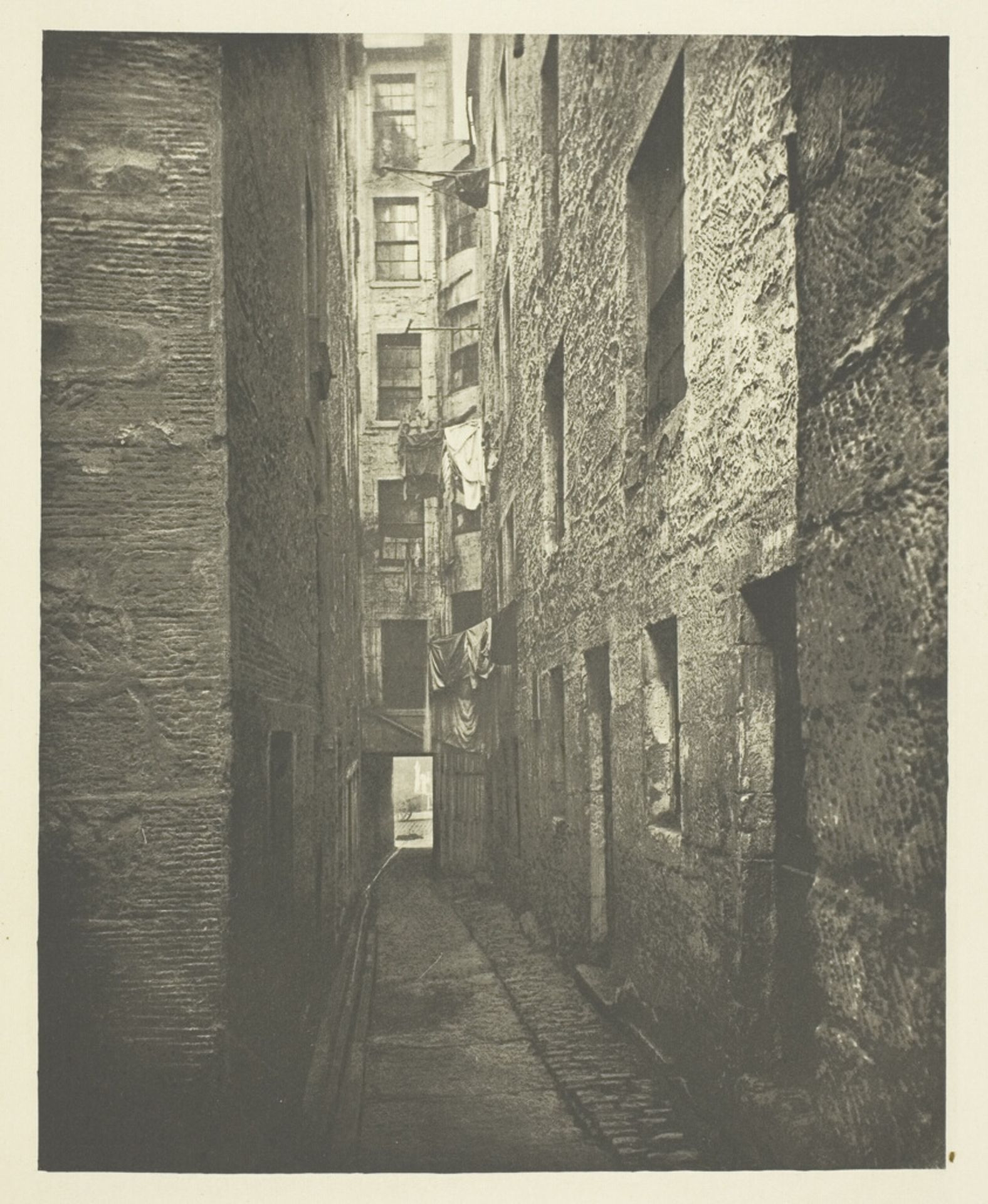 Close No. 148 High Street by Thomas Annan