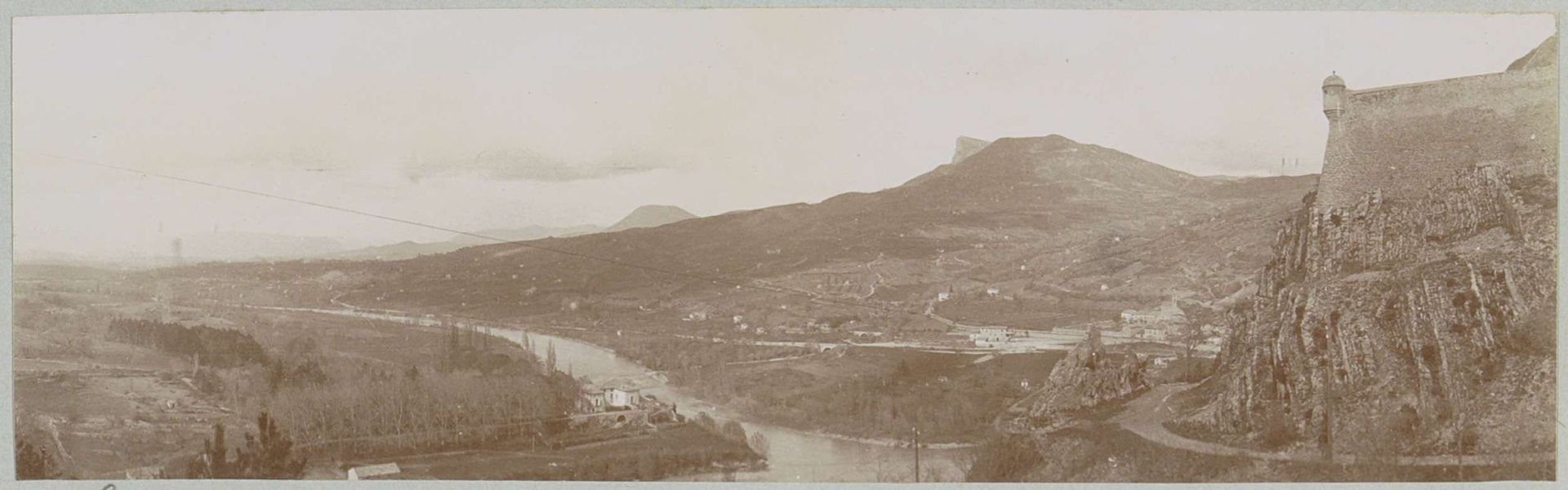 Gezicht op Sisteron en de Durance by Delizy