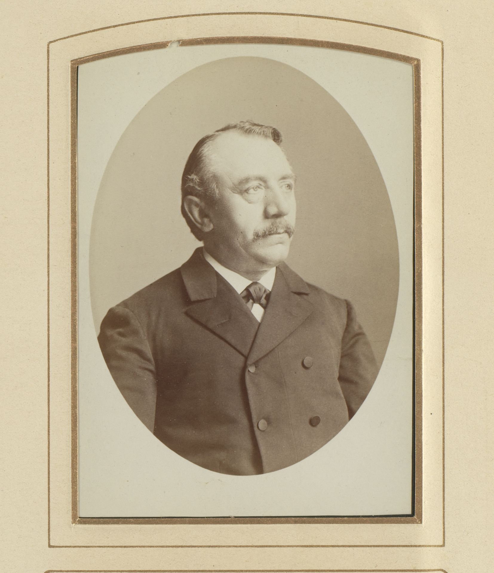 Portret van een man met snor by Jan Goedeljee