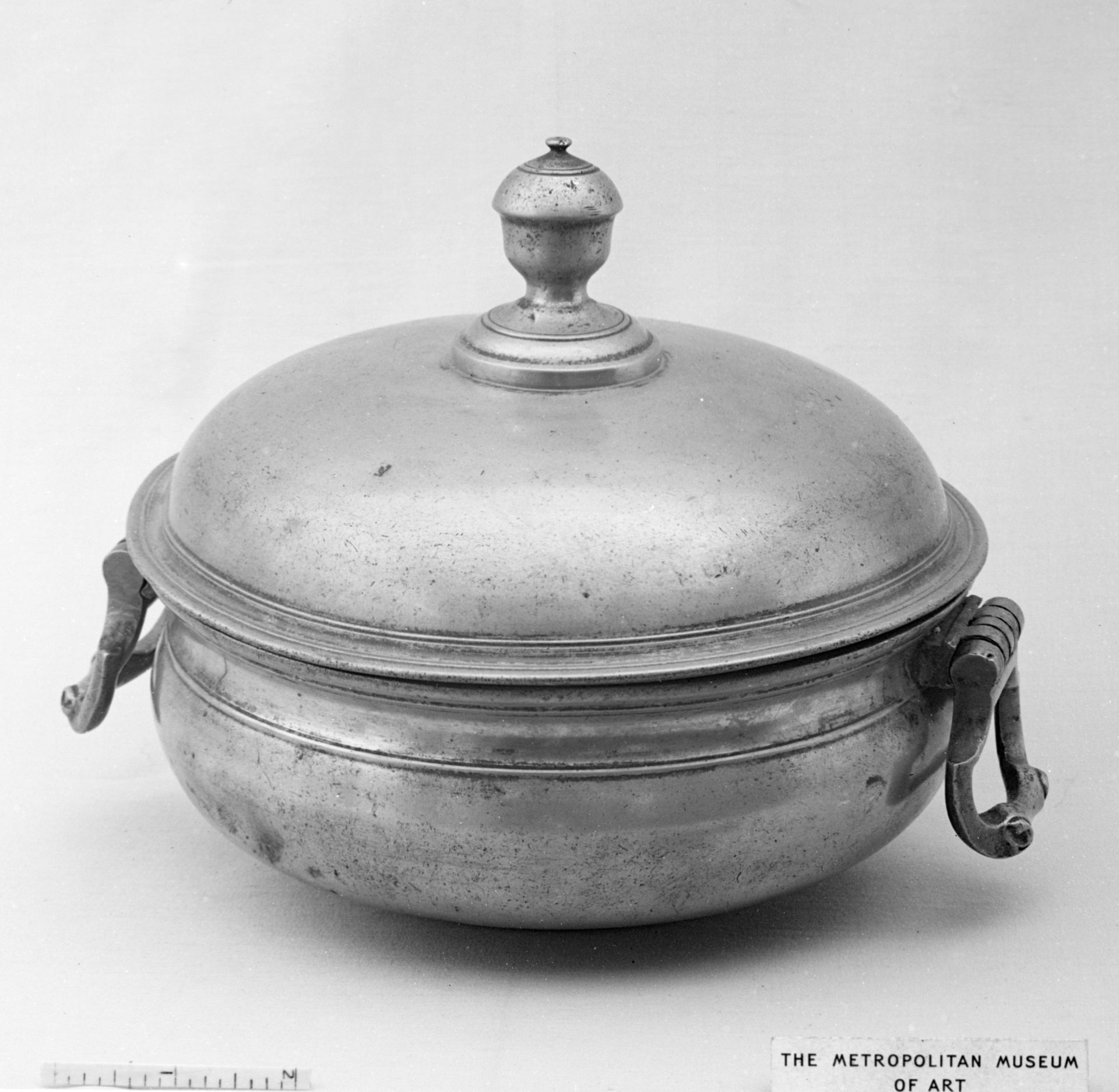 Dish with cover by Johan Gustaf Ryman