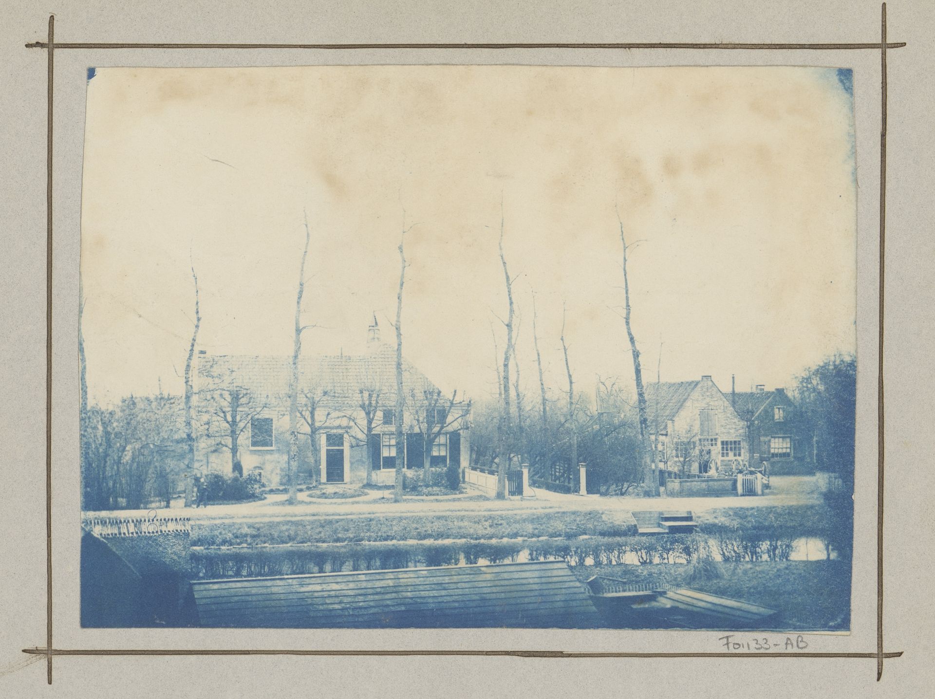 Gezicht op een vaart met een tol, Nederland by Marinus Pieter Filbri