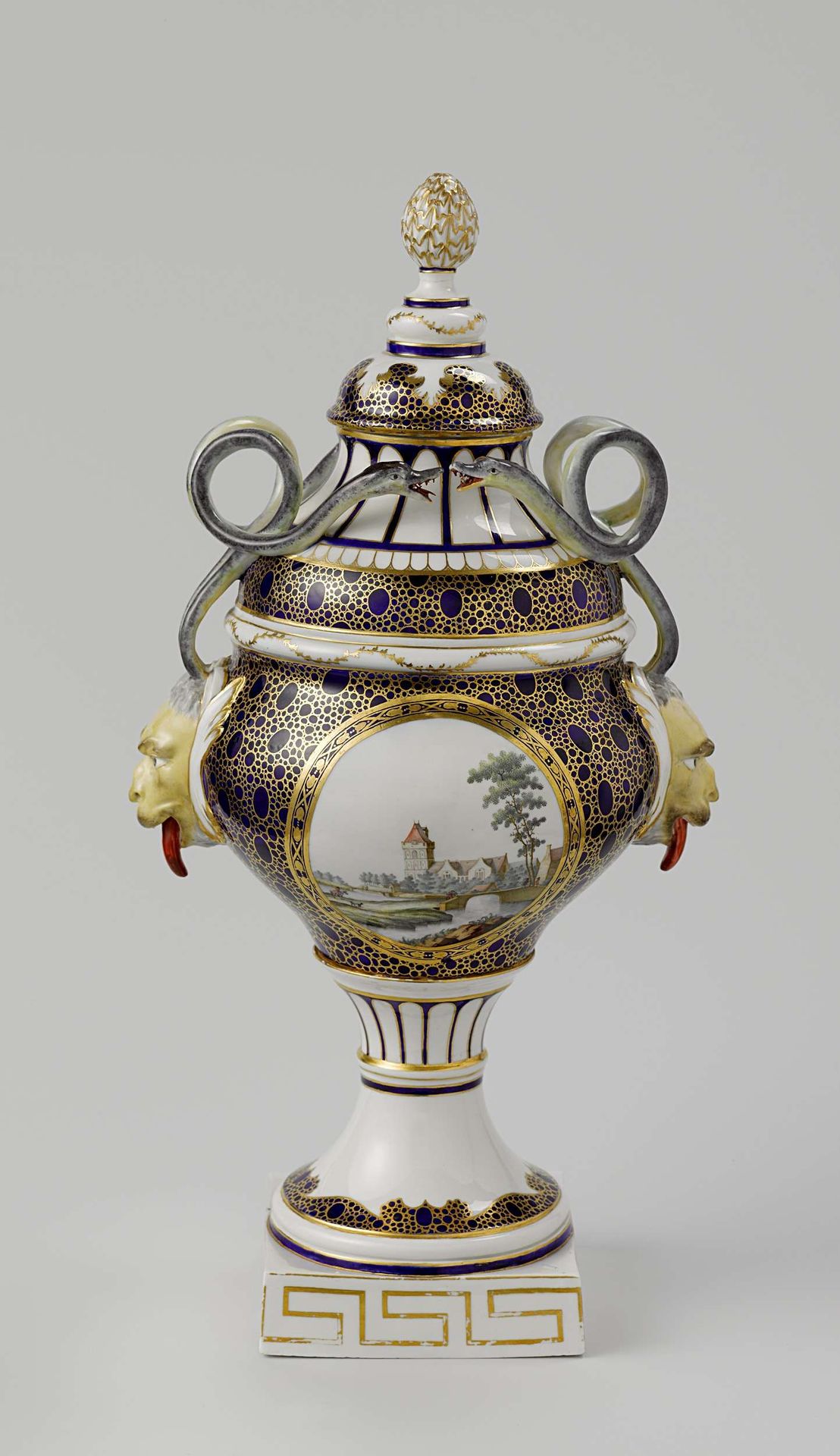 Lidded vase by Porseleinfabriek Den Haag