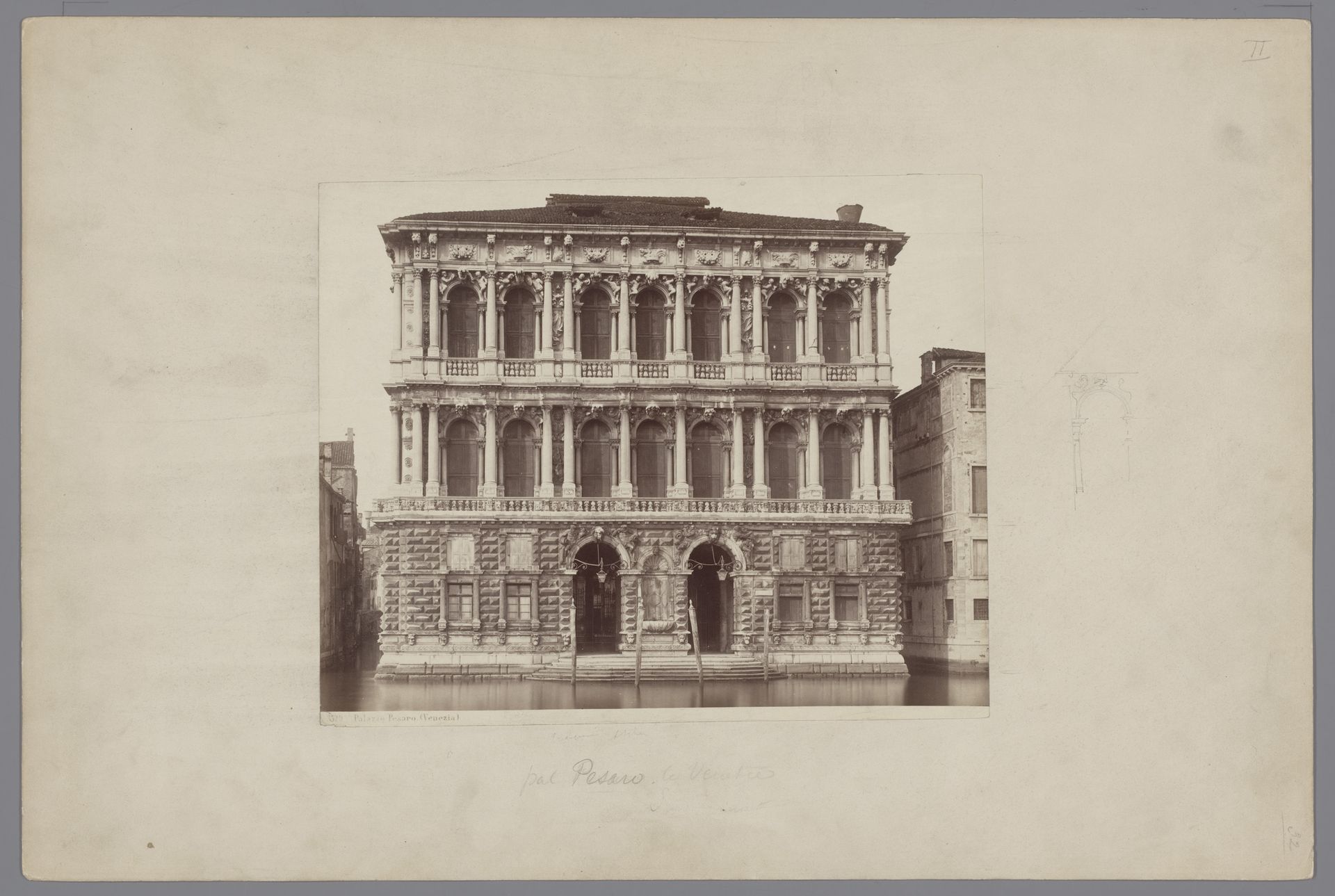 Gezicht op het Palazzo Pesaro te Venetië, Italië by Giorgio Sommer