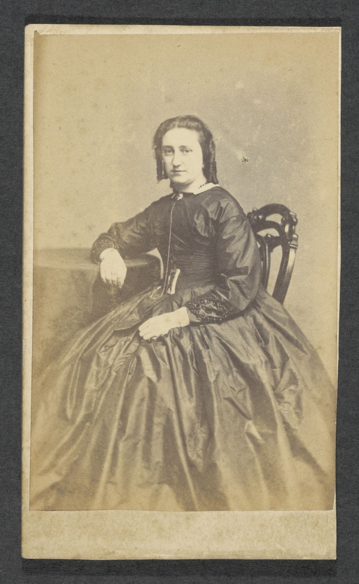 Portret van een onbekende vrouw uit de familie Marmelstein by J. Korsten