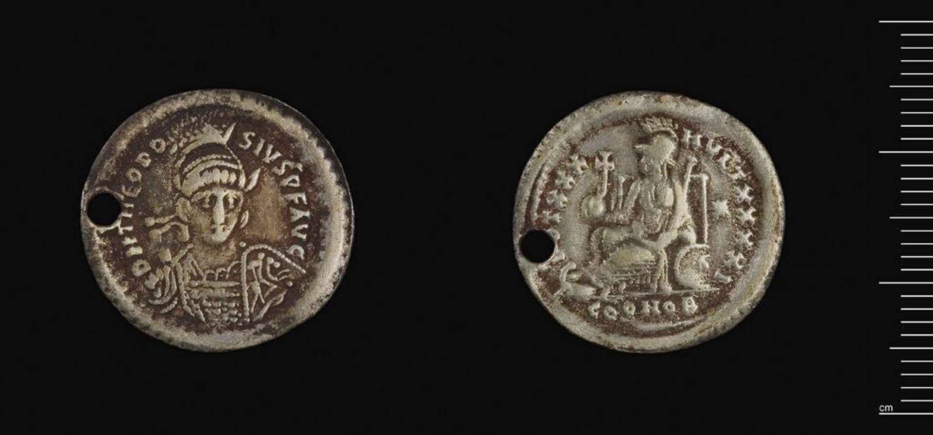 Solidus of Theodosius II, Constantinople (contemporary forgery) by Theodosius II