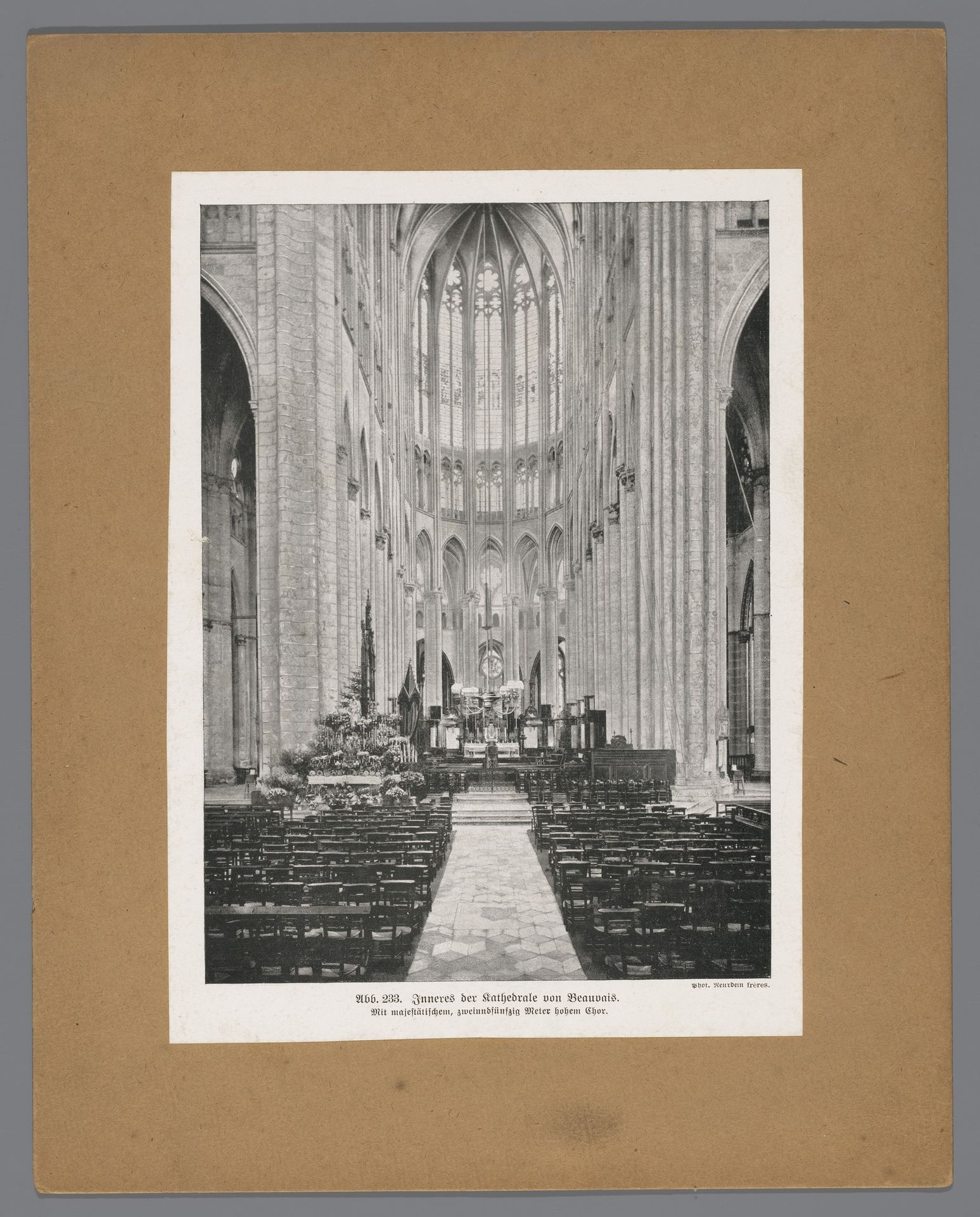 Interieur van de kathedraal van Beauvais by Neurdein Frères