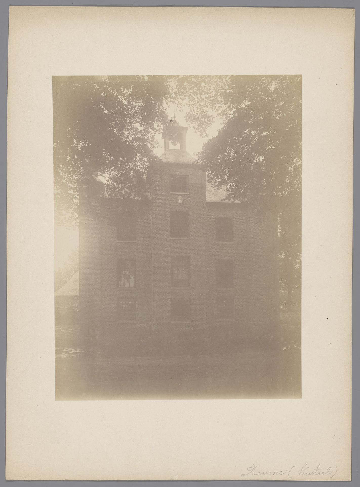 Oostzijde van het Groot Kasteel bij Deurne by anoniem (Monumentenzorg)