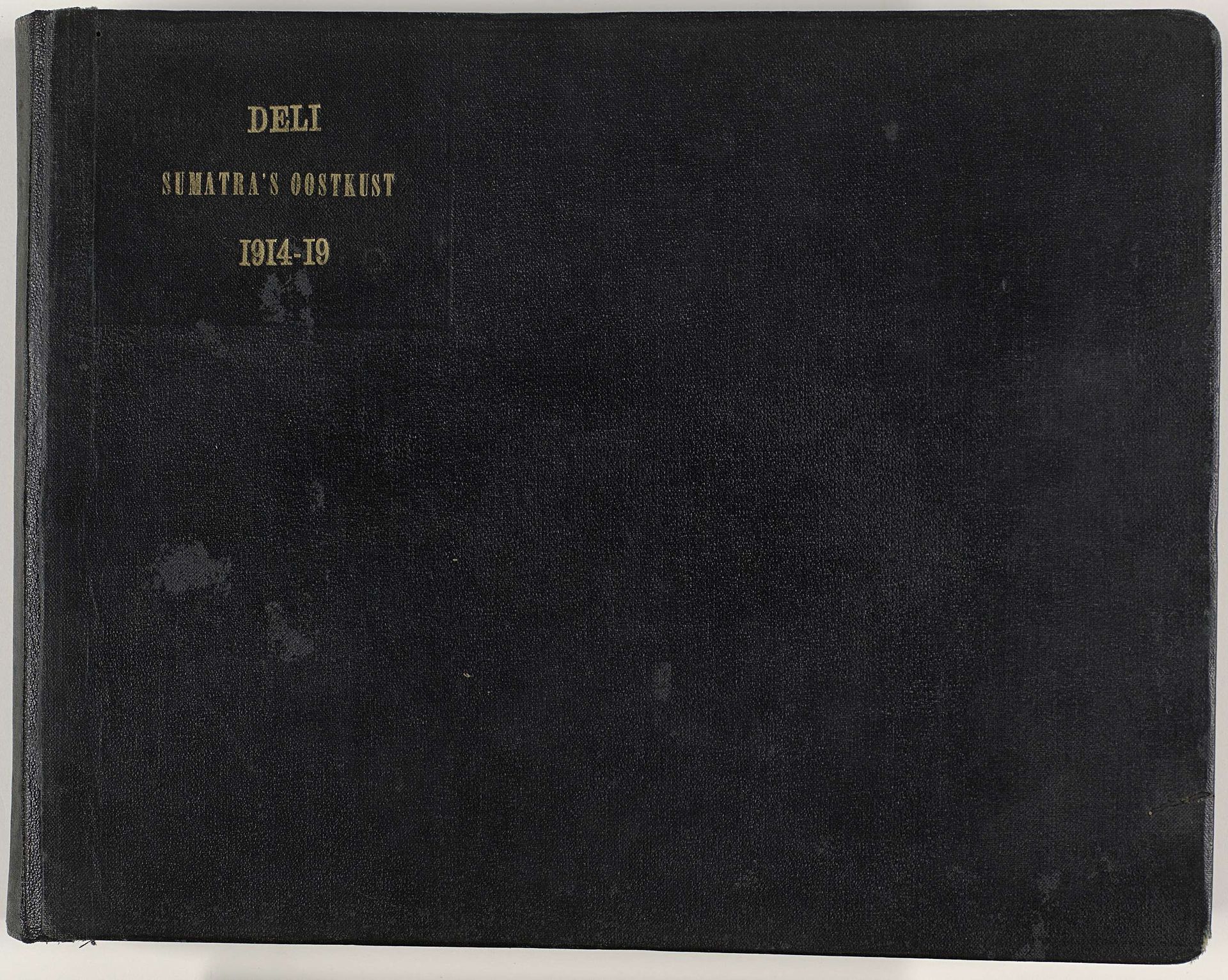Fotoalbum van Bennink en Riphagen, architecten en aannemers te Medan 1914-1919 by Anonymous