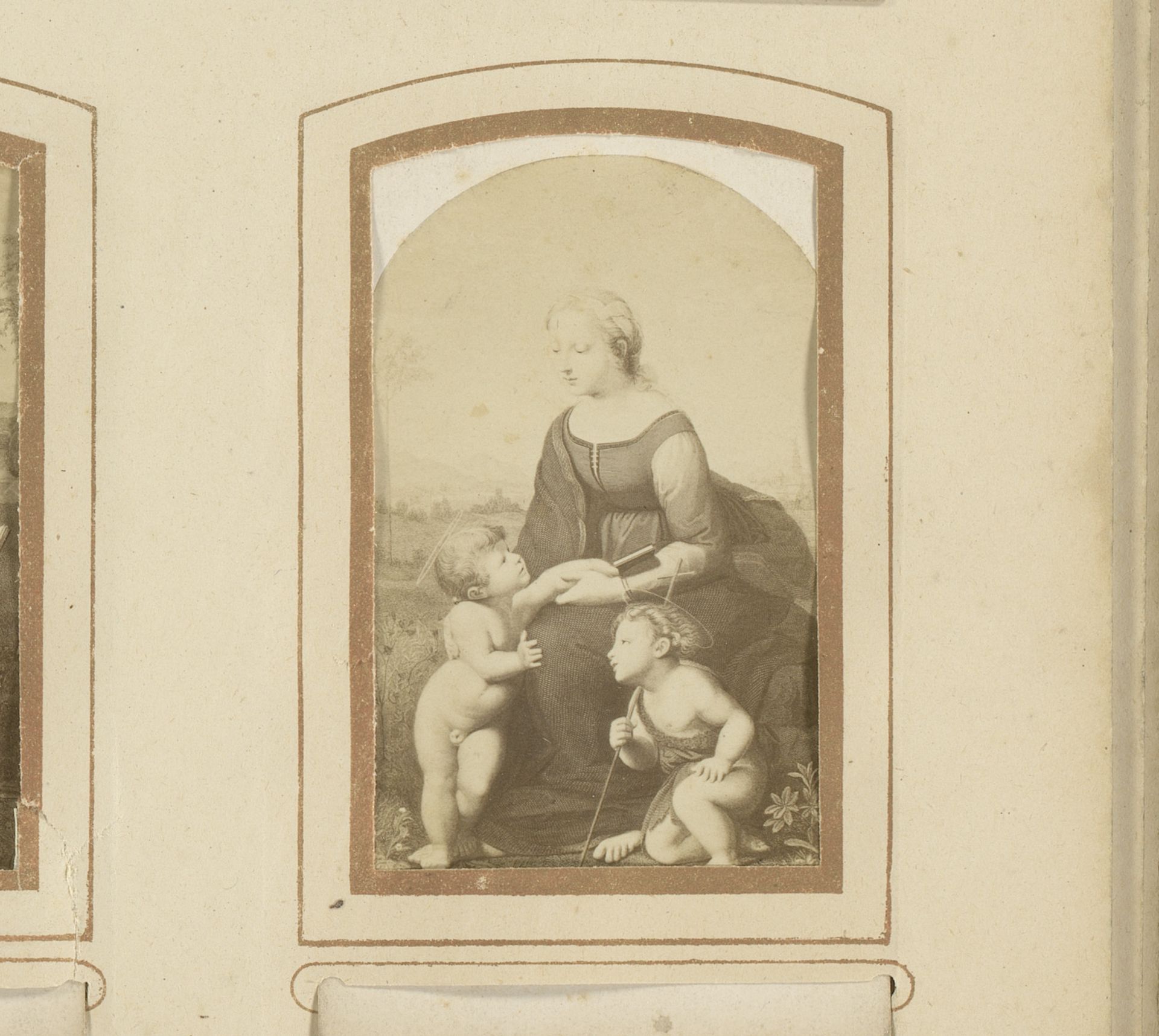 Fotoreproductie van La belle jardinière door Rafaël by Gustav Schauer