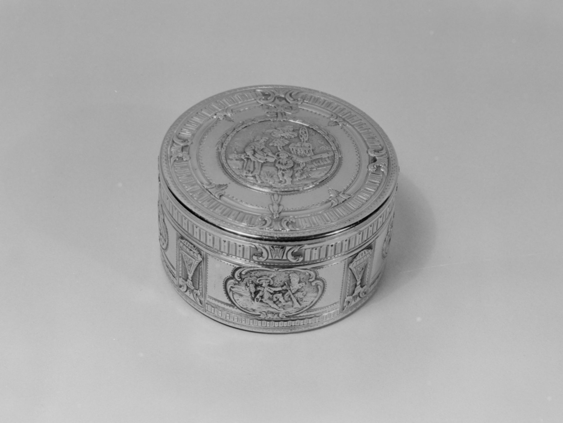 Snuffbox by Pierre-Nicolas Pleyard