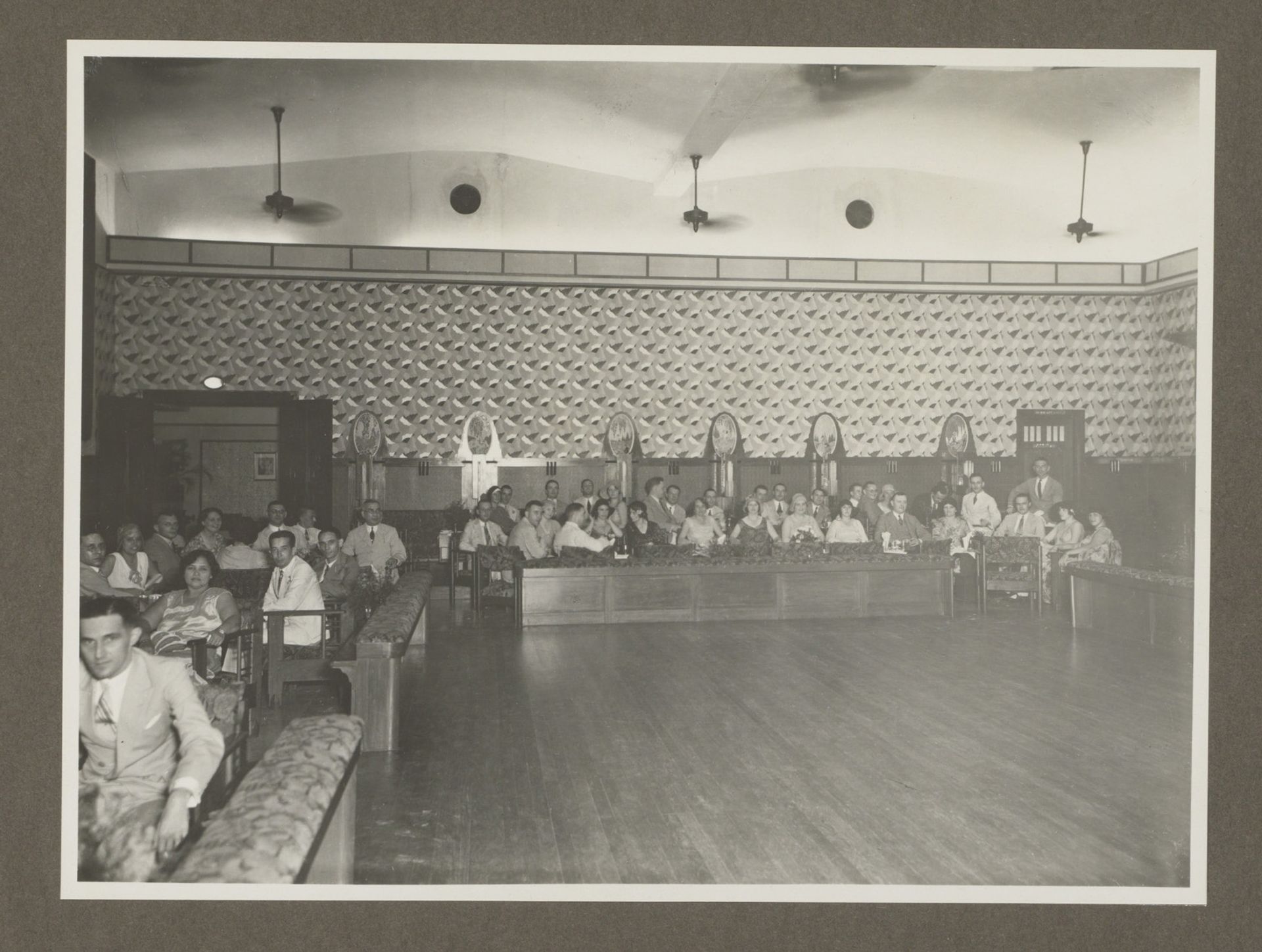 Thé dansant op 19 April 1931. by Atelier Kurkdjian