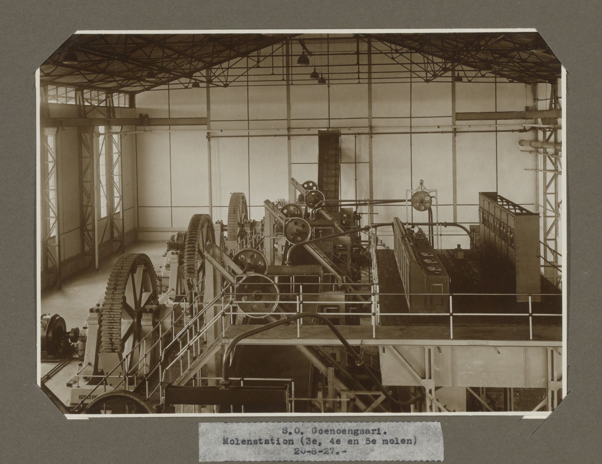 S.O. Goenoengsari. Molenstation (3e, 4e en 5e molen) 20-8-27. by Isken