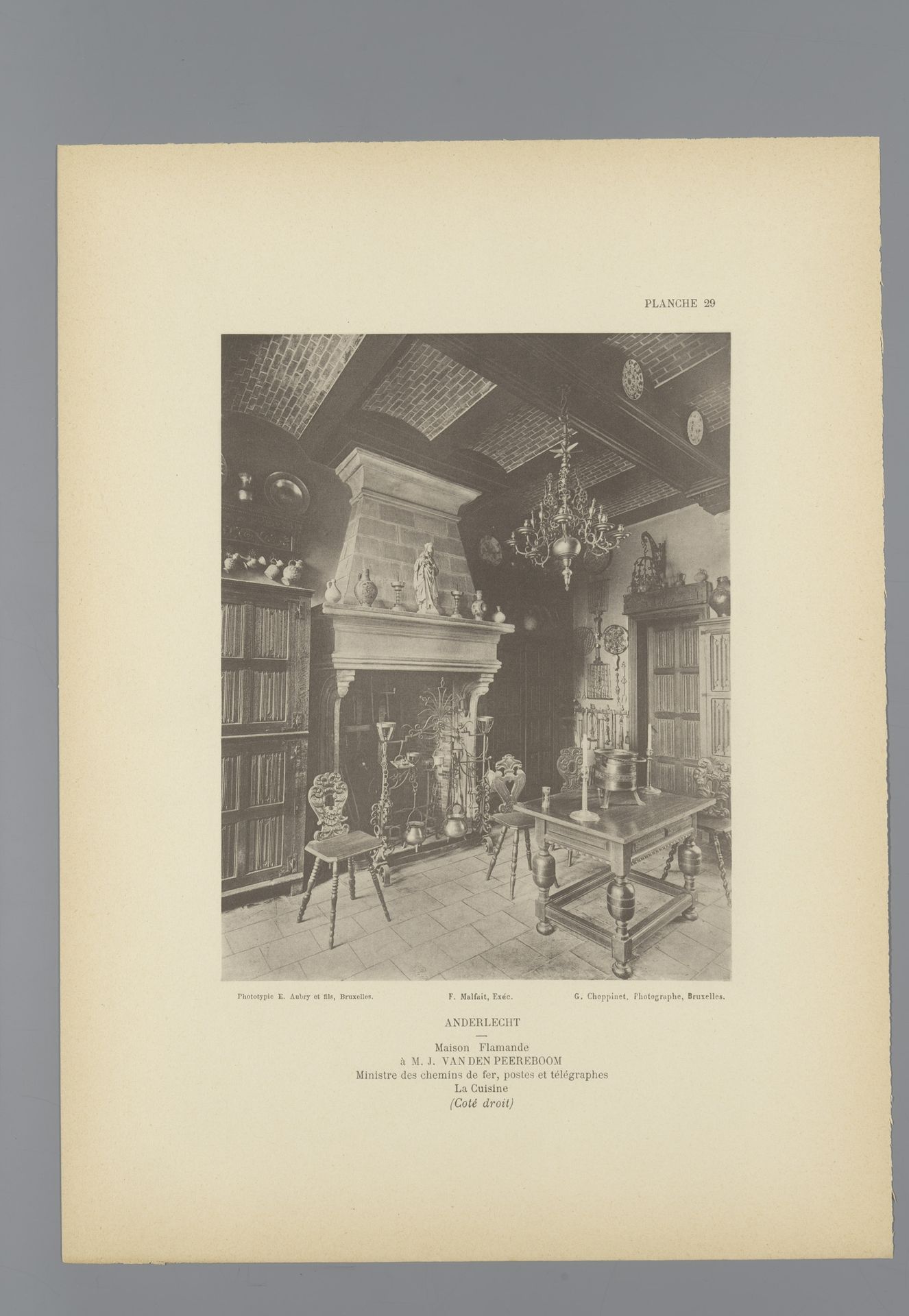 Gezicht op de keuken in het huis van J. vanden Peereboom in Anderlecht, België by G. Choppinet