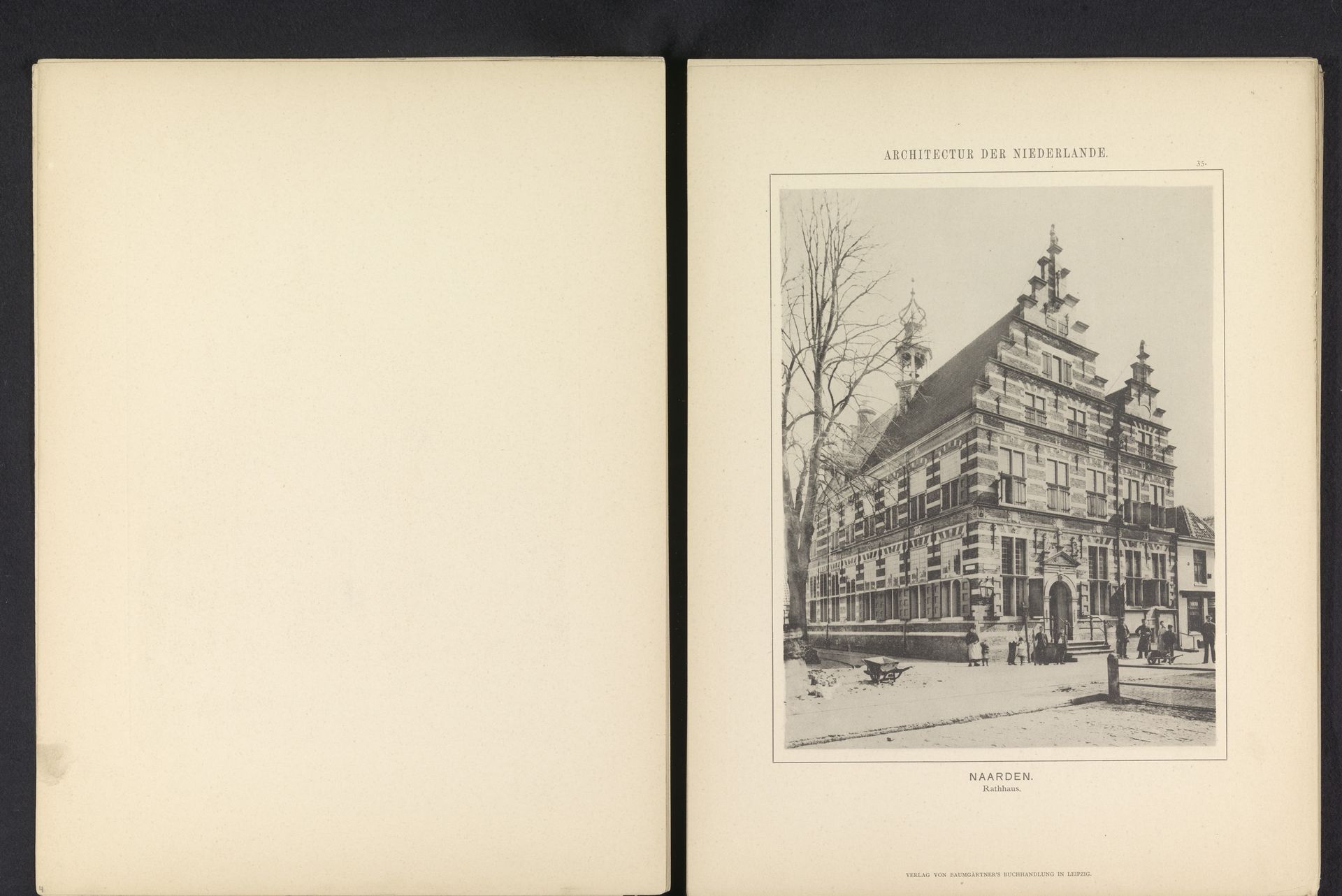 Gezicht op het stadhuis in Naarden by Anonymous