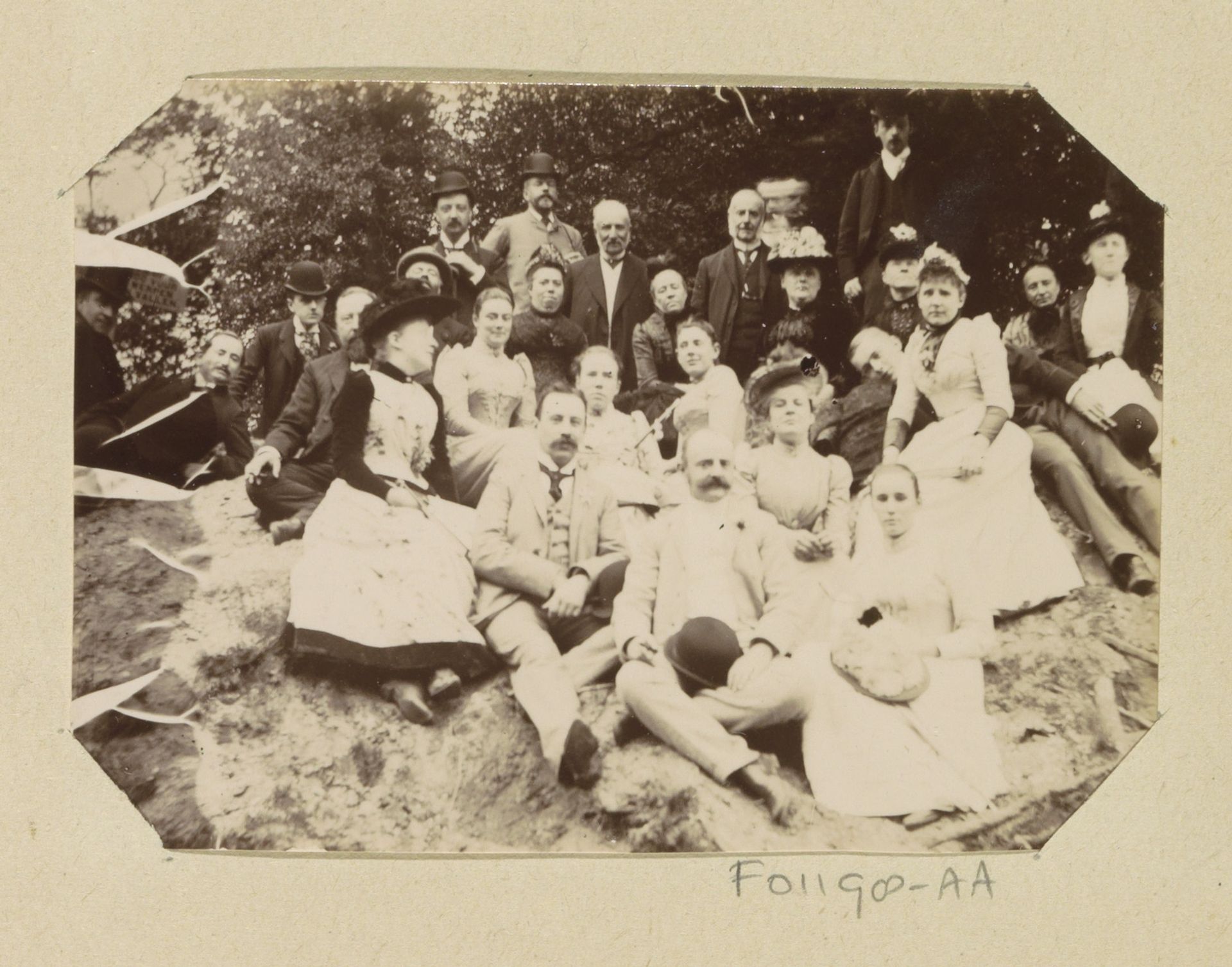 Groepsportret van de familie Piek by Johanna Margaretha Piek