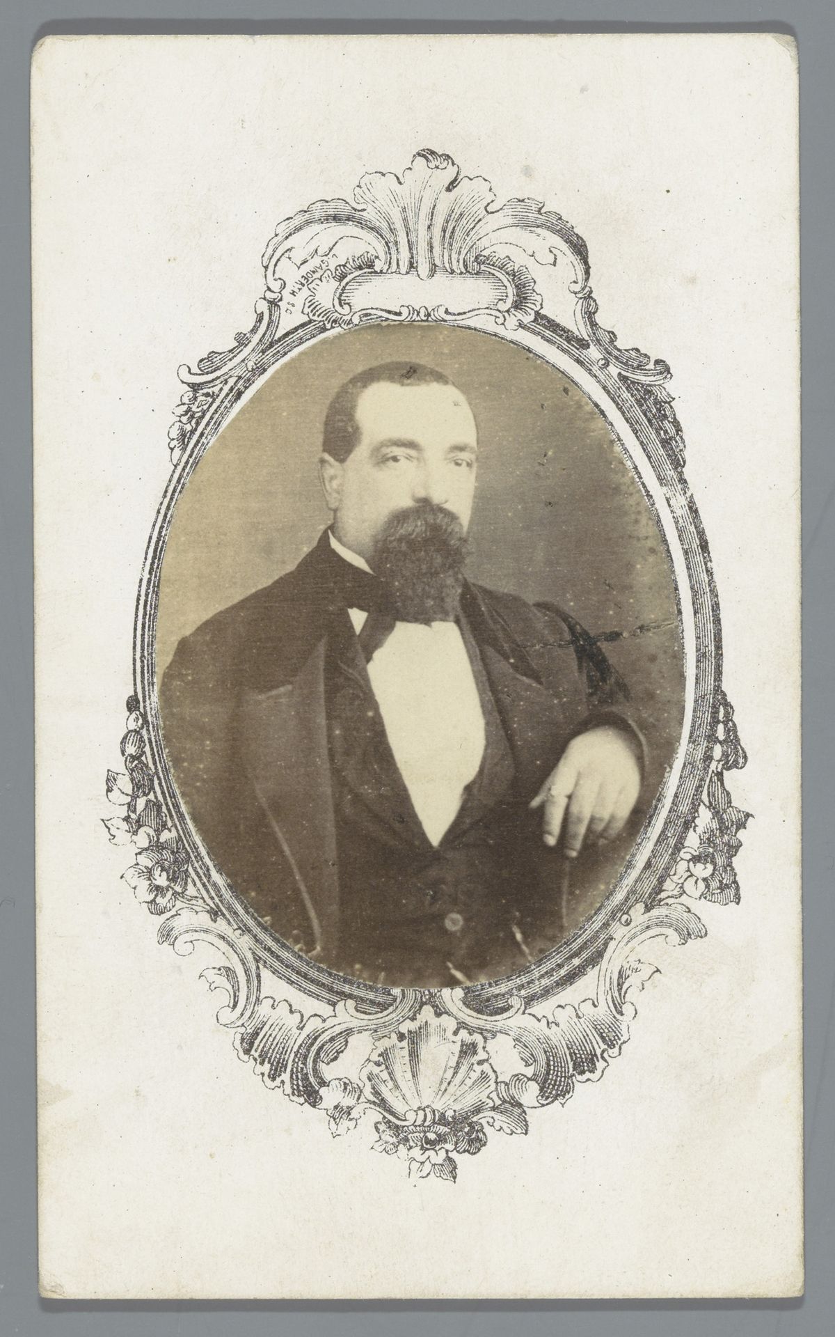 Portret van een onbekende man met baard by L. Gamberth