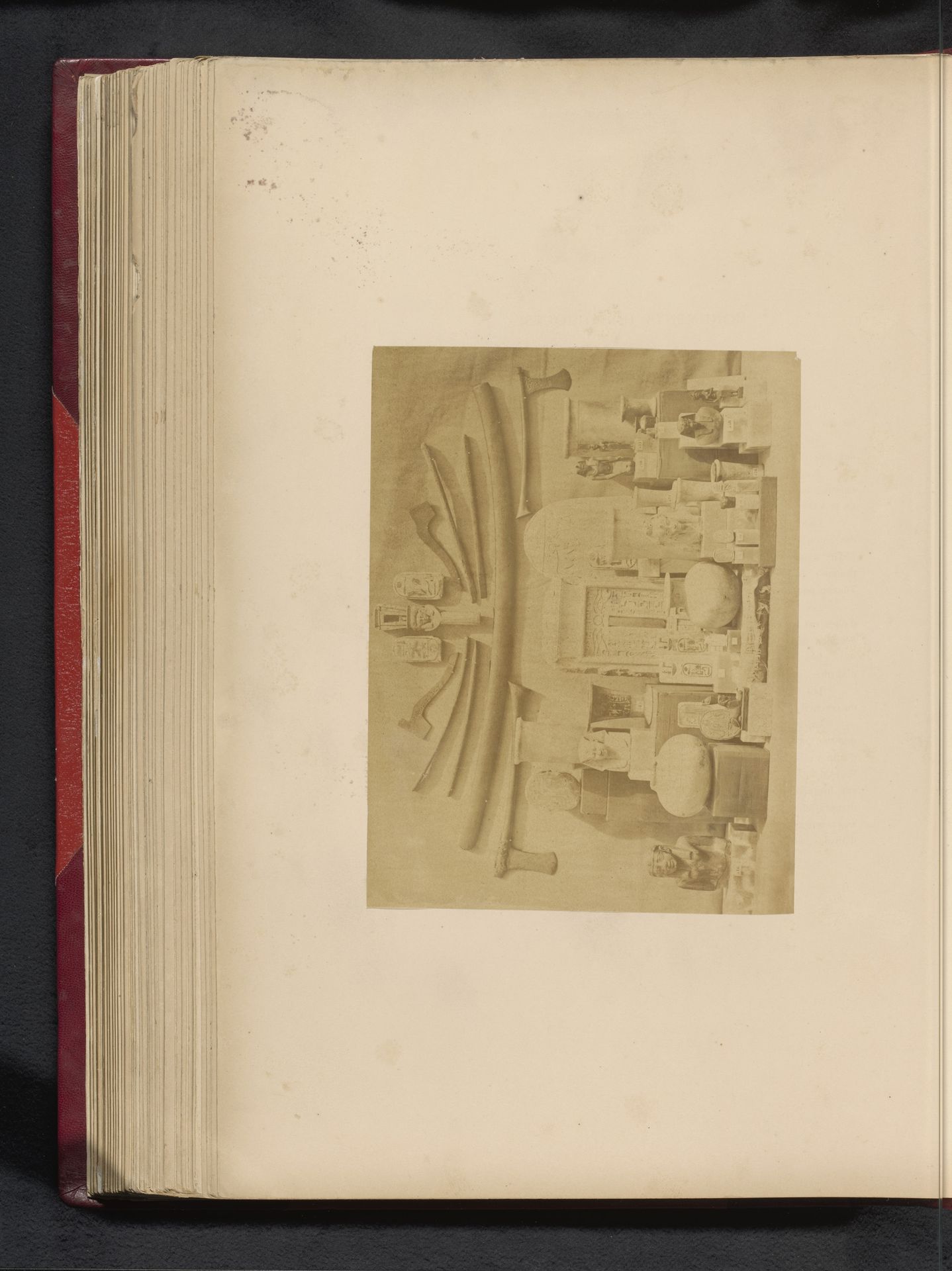 Verschillende Egyptische objecten in het Boulaq Museum in Caïro, Egypte by Hippolyte Délié