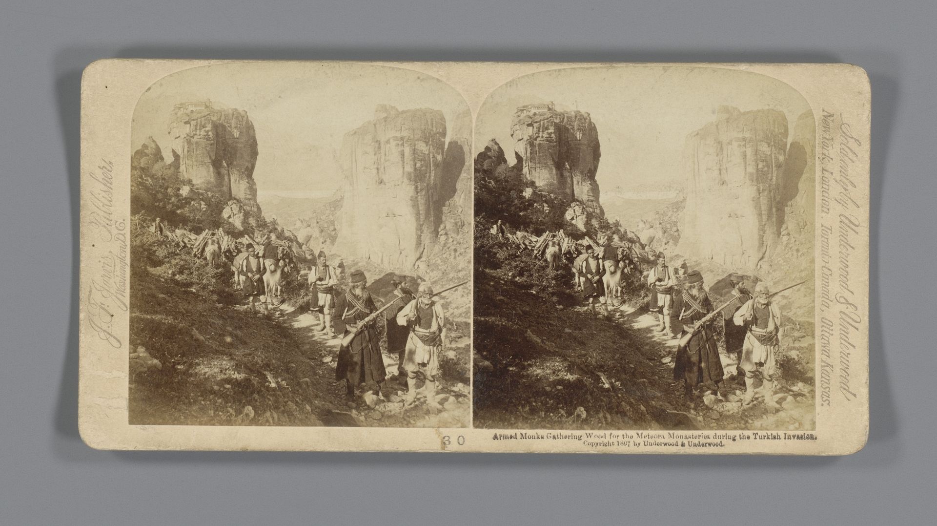Bewapende monniken verzamelen hout voor de kloosters in Meteora tijdens de Turkse invasie, Griekenland by Anonymous
